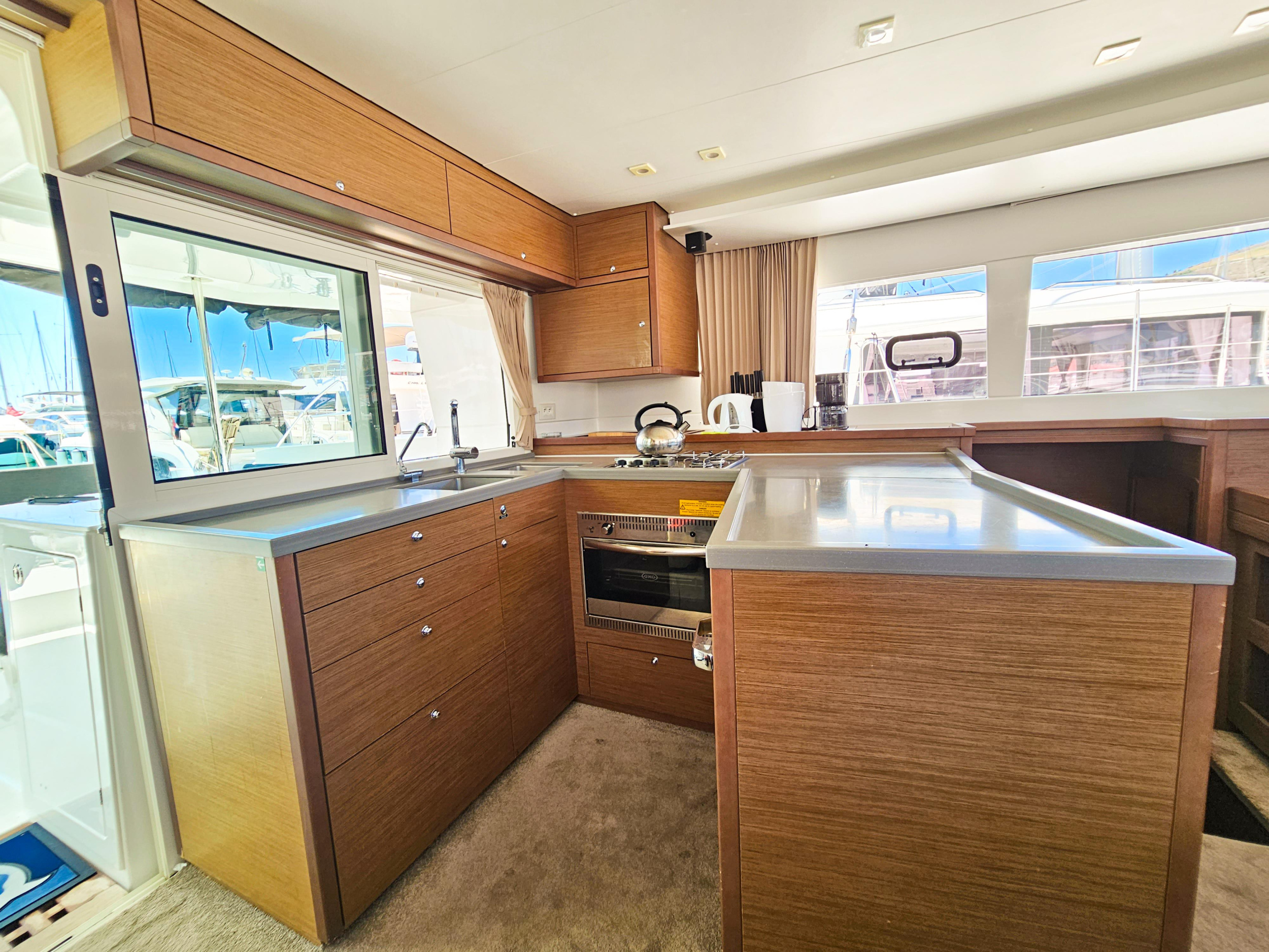 Lagoon 450 Fly — photo 15