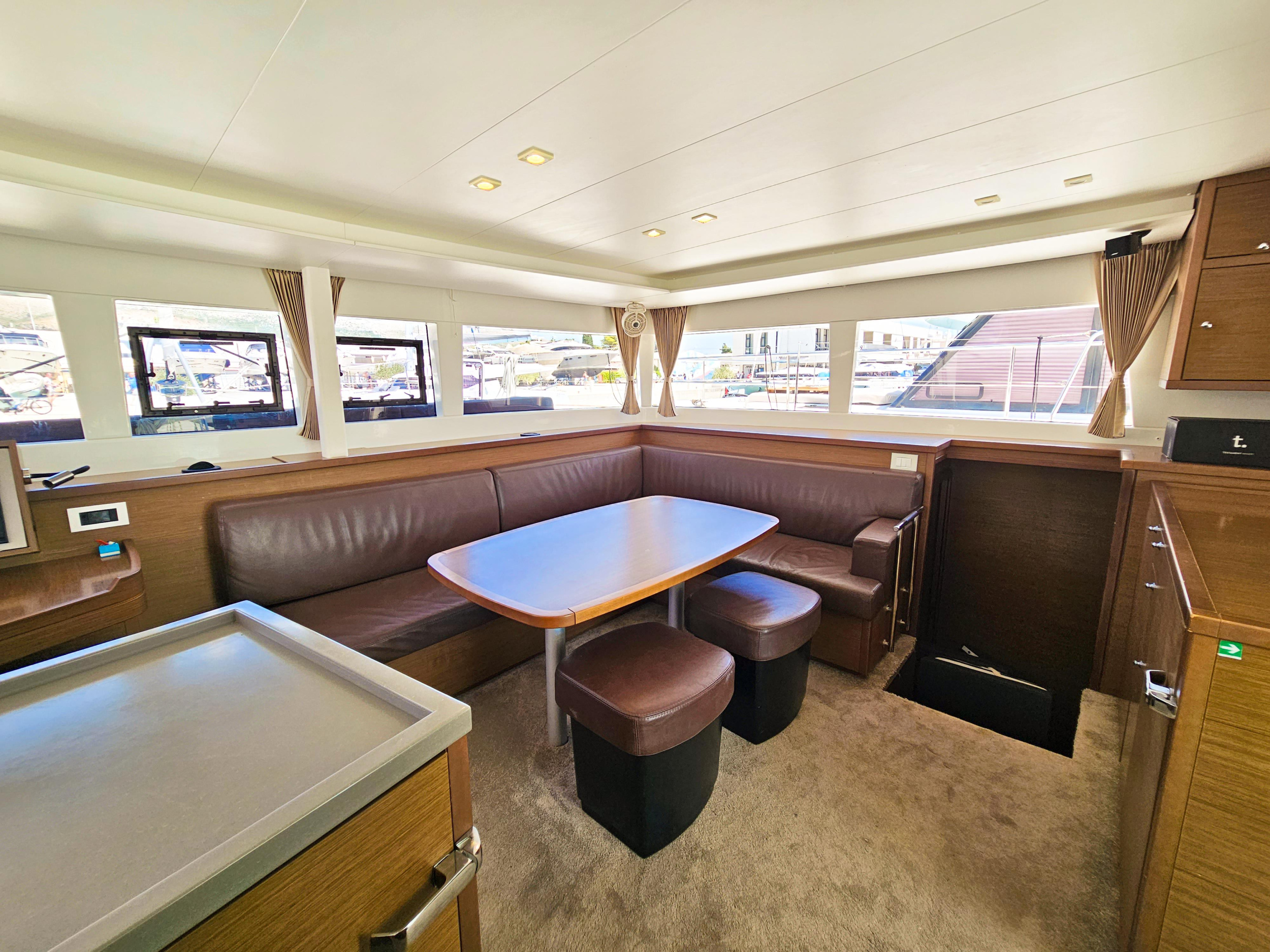 Lagoon 450 Fly — photo 12