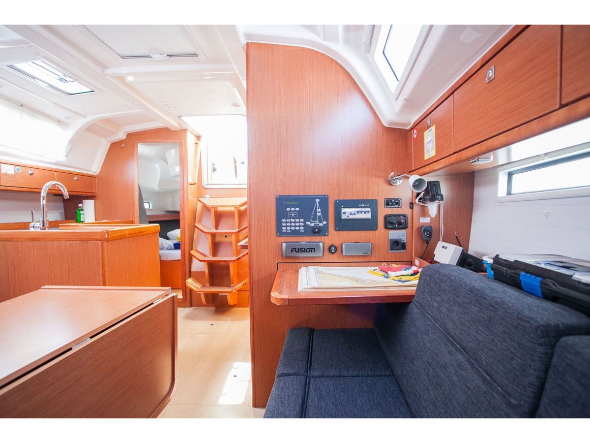 Bavaria Cruiser 37 — photo 7