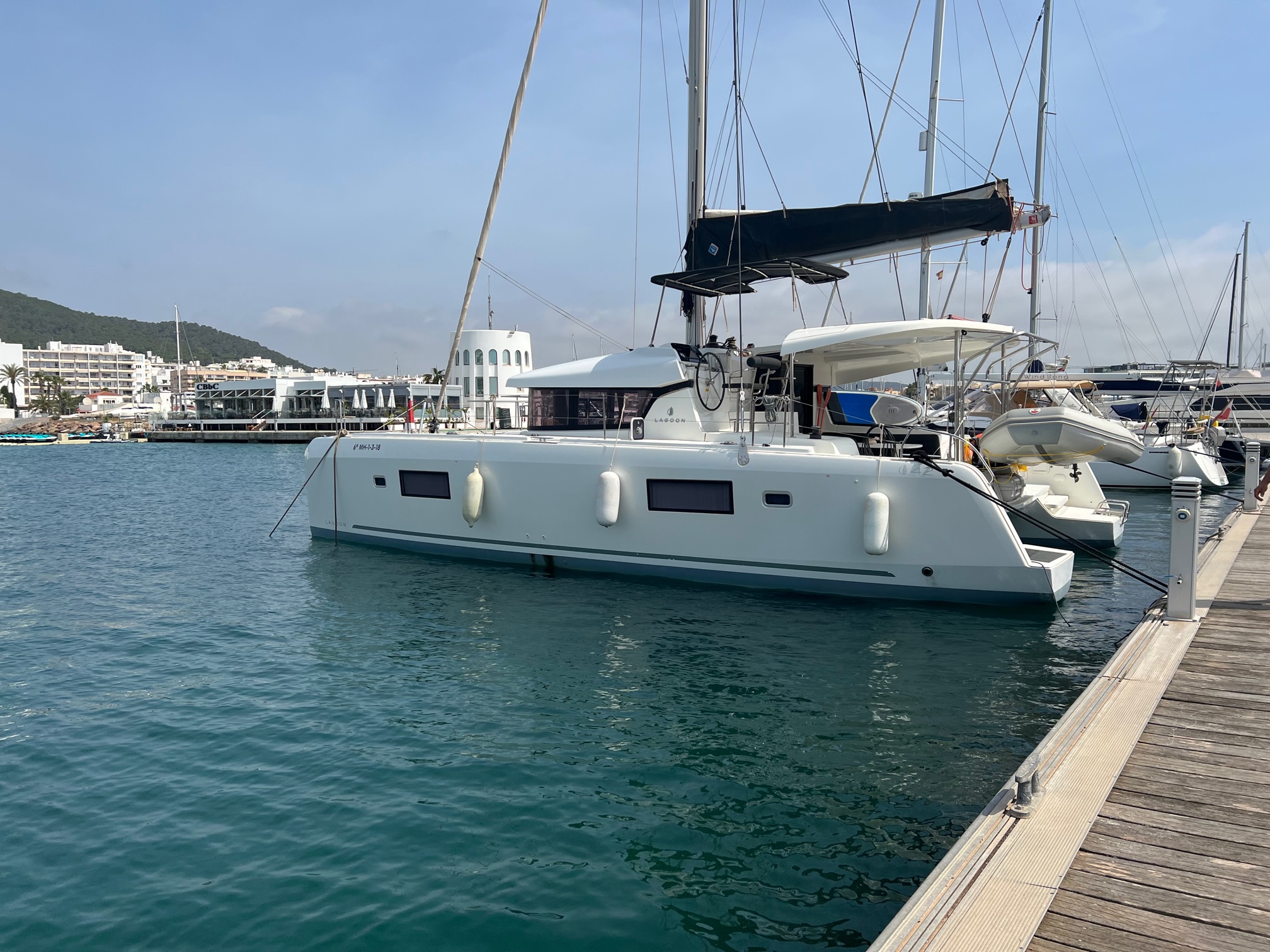 Lagoon 42 — photo 7