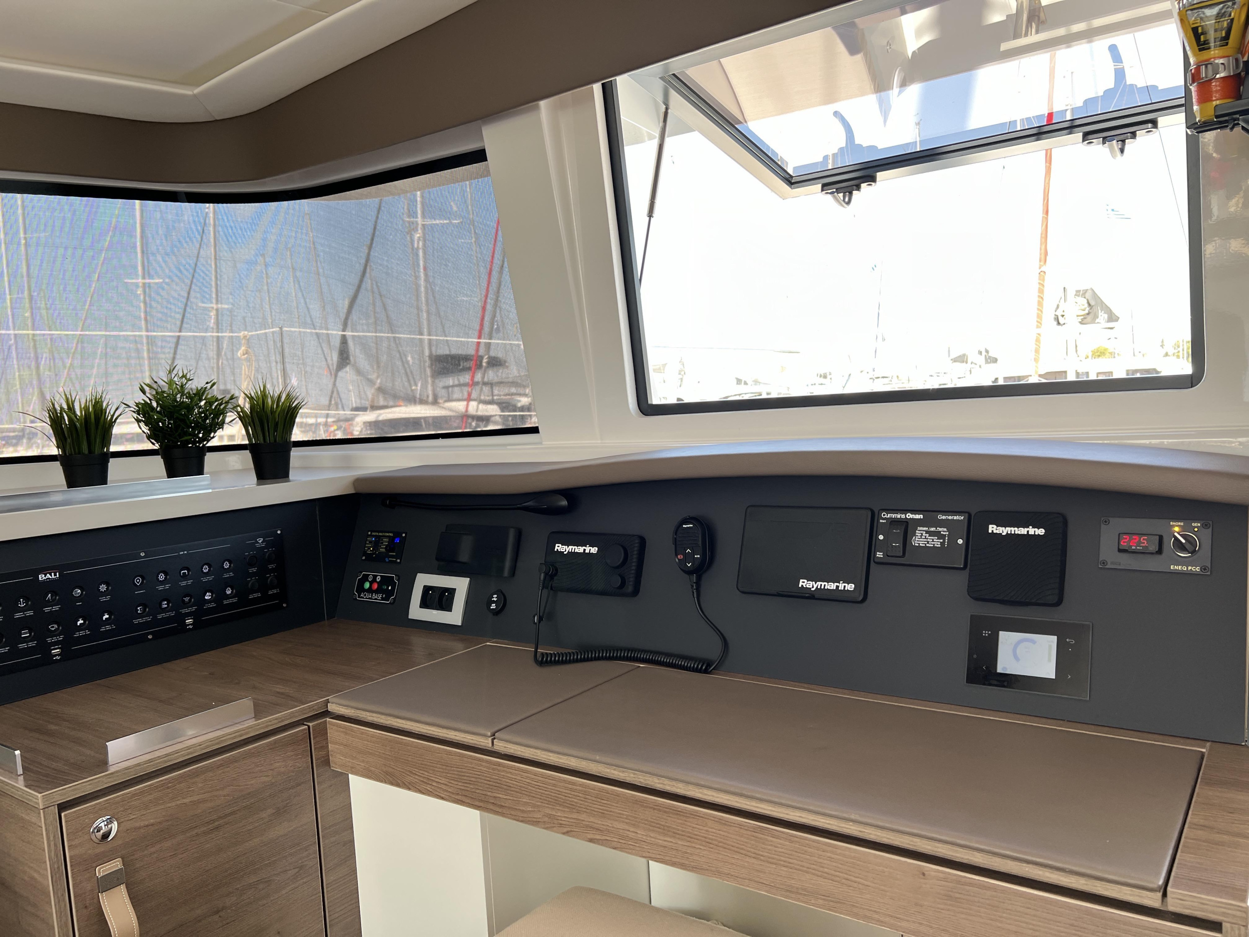 Bali 4.8 (6+2 cab) — photo 11