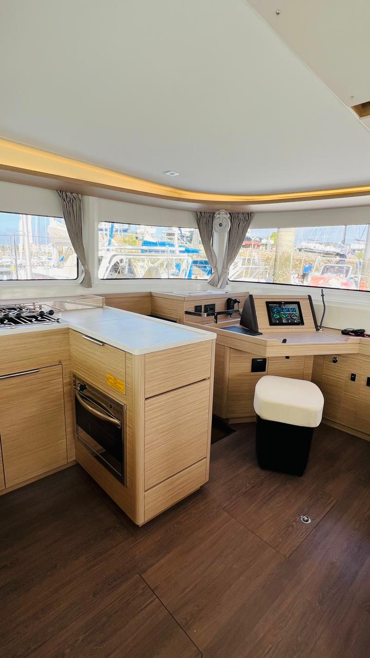 Lagoon 46 — photo 11