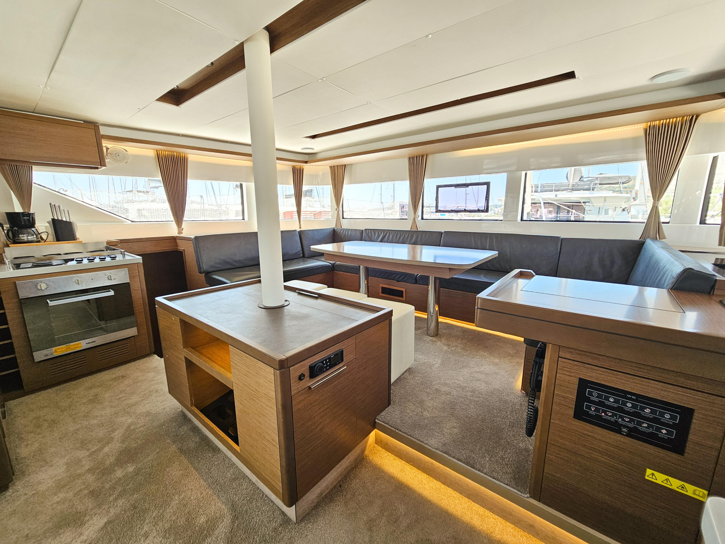 Lagoon 50 Fly — photo 12