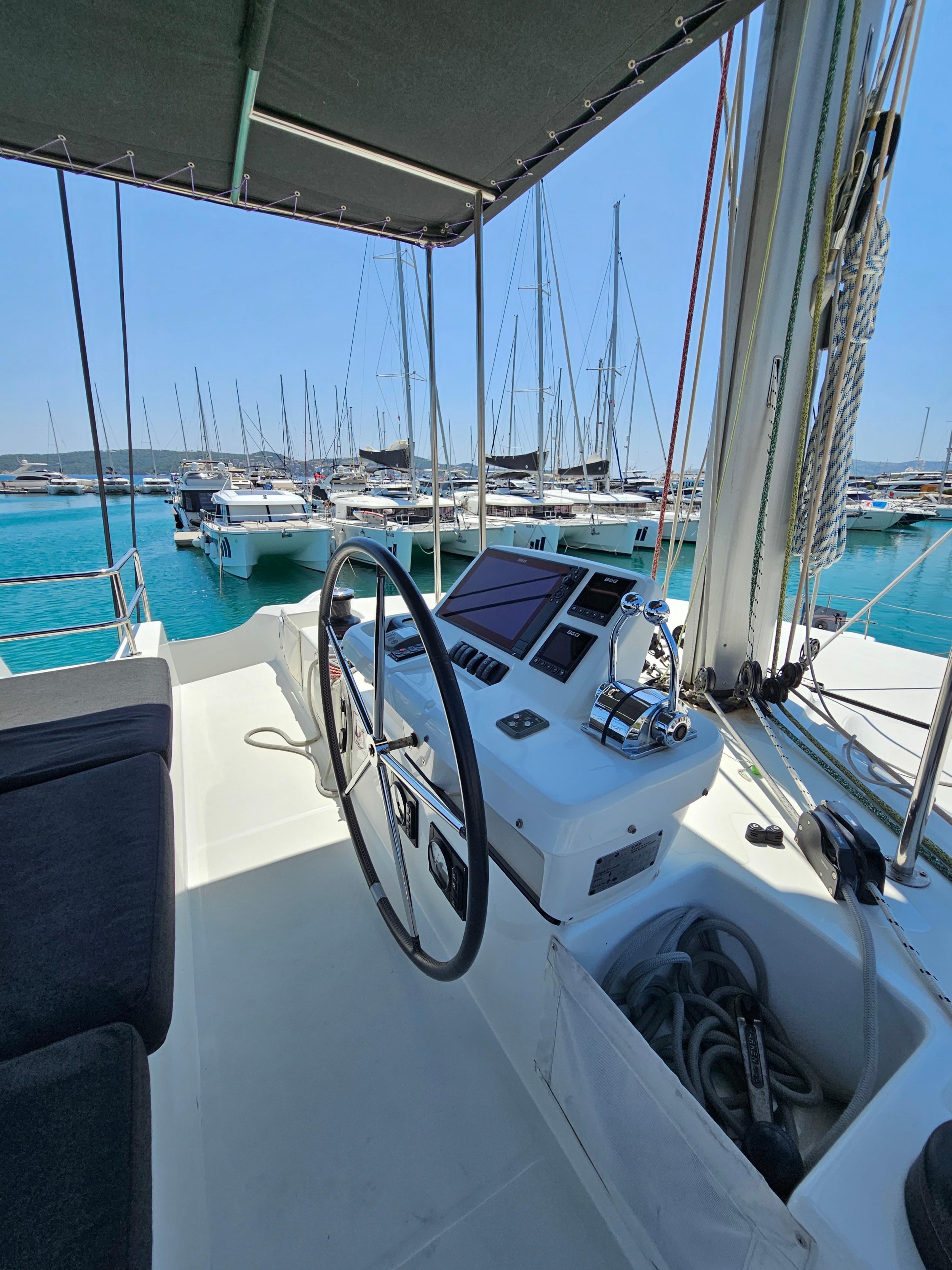 Lagoon 50 Fly — photo 2