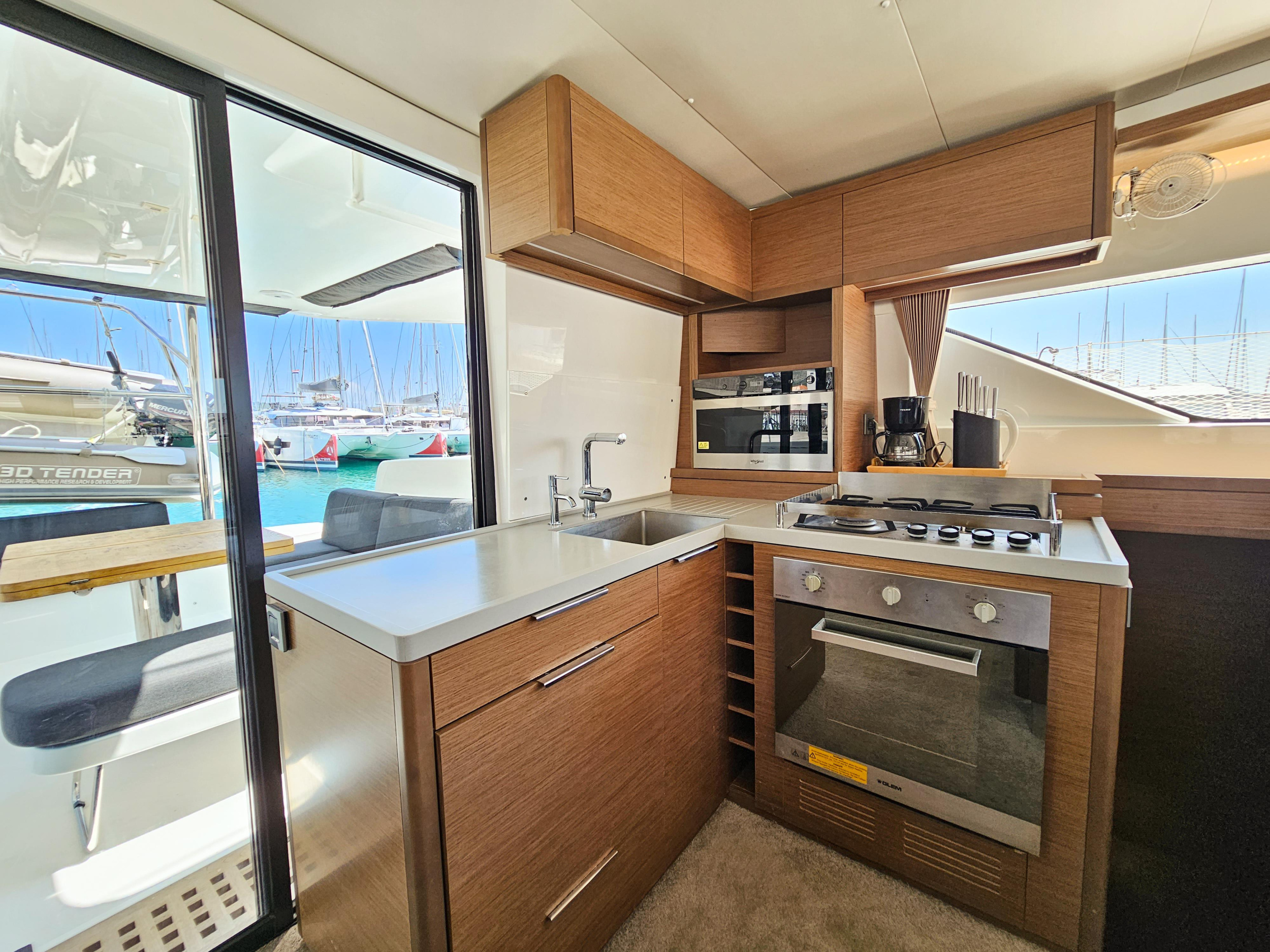 Lagoon 50 Fly — photo 3