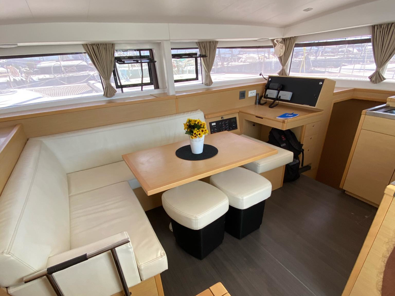 Lagoon 400 S2 — photo 6
