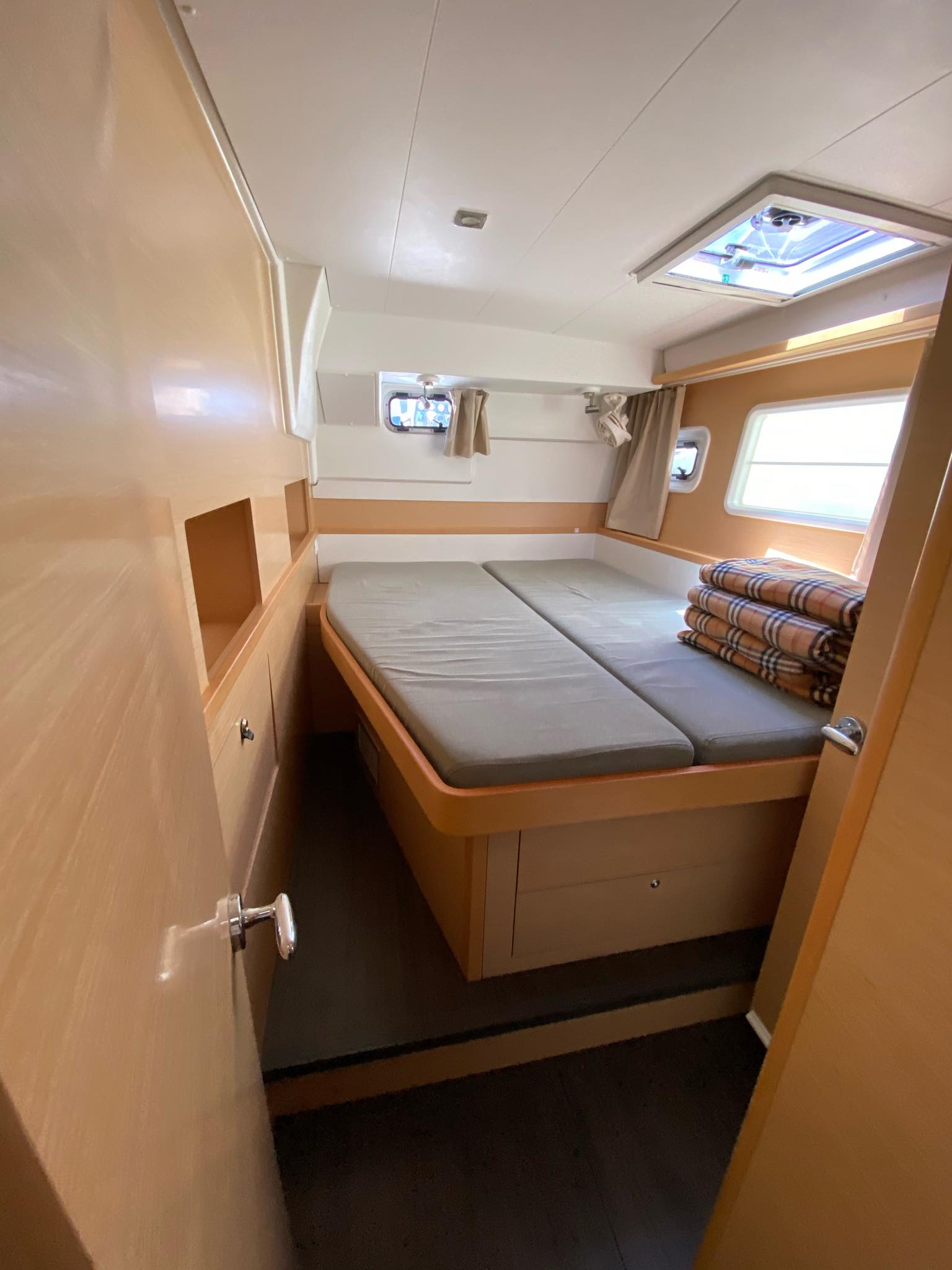 Lagoon 400 S2 — photo 4