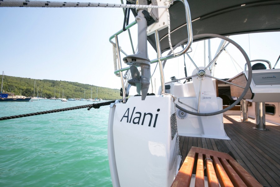 Bavaria Cruiser 37 — photo 18