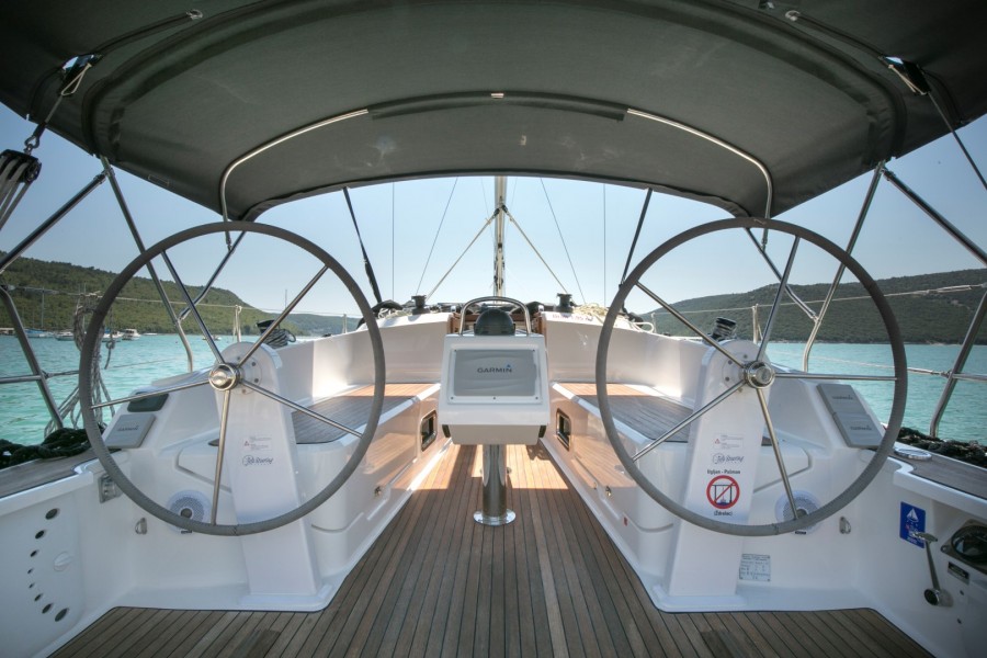 Bavaria Cruiser 37 — photo 13