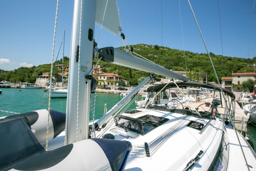 Bavaria Cruiser 37 — photo 15