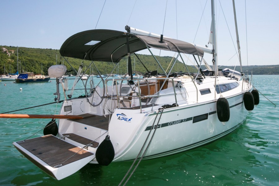 Bavaria Cruiser 37 — photo 10