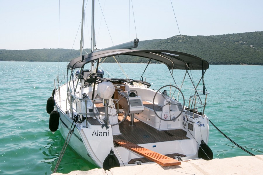 Bavaria Cruiser 37 — photo 17