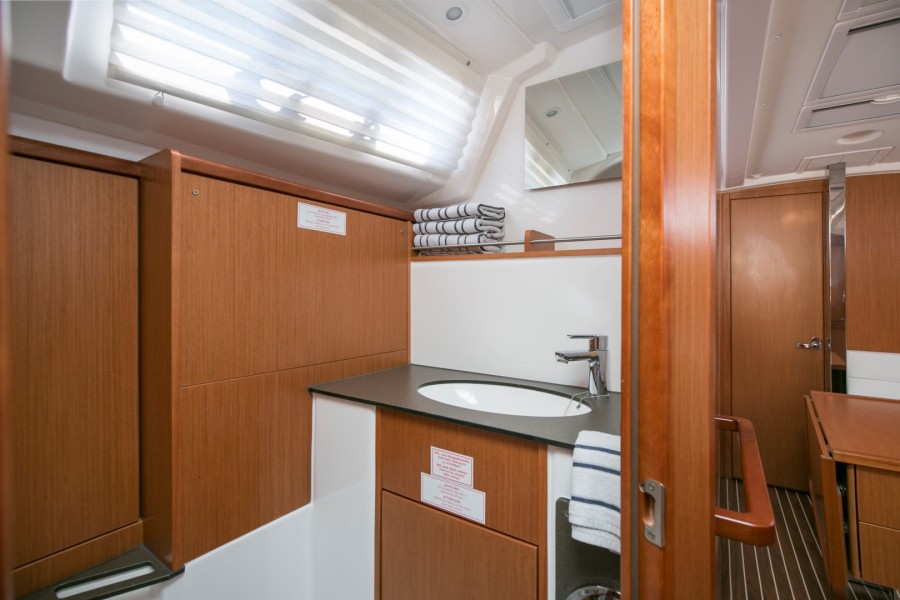 Bavaria Cruiser 37 — photo 14