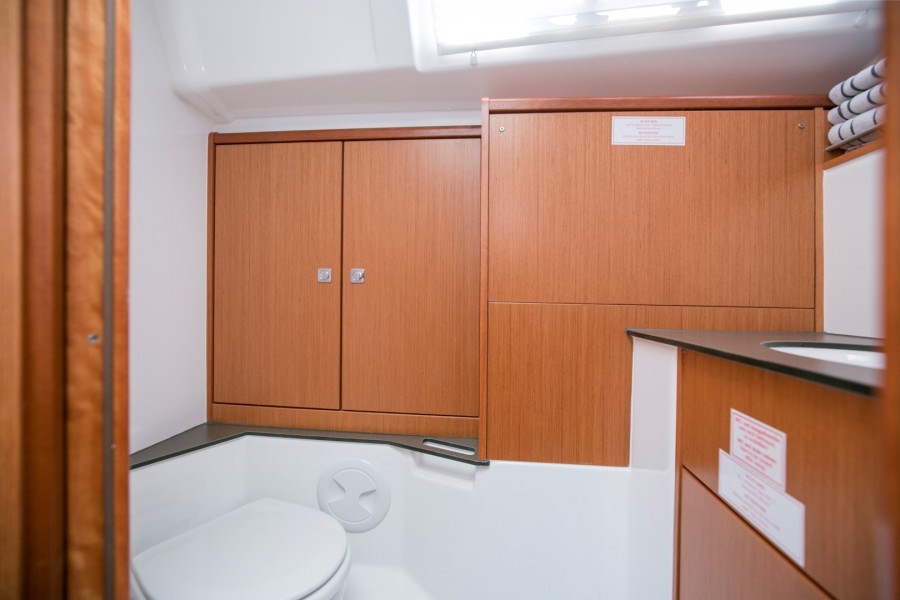 Bavaria Cruiser 37 — photo 20