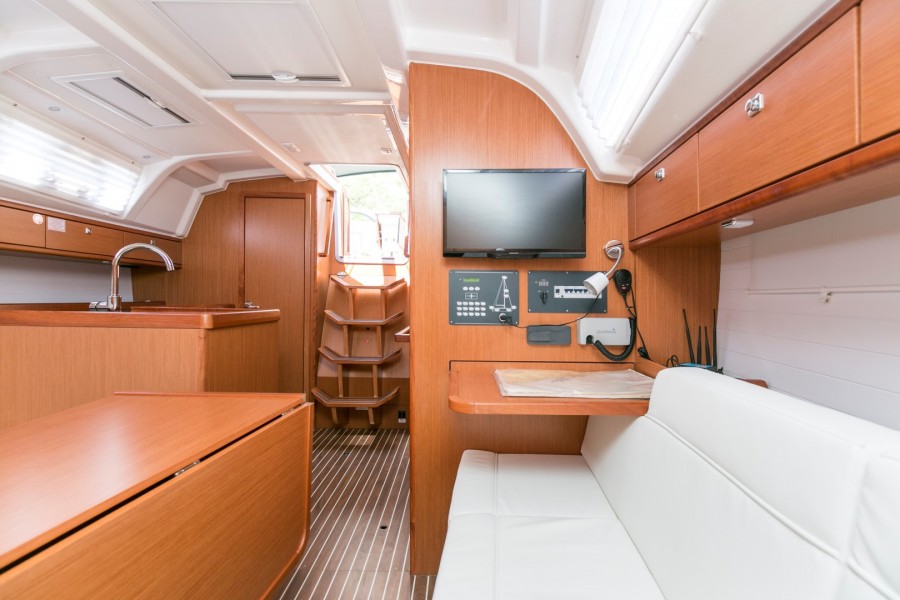 Bavaria Cruiser 37 — photo 2