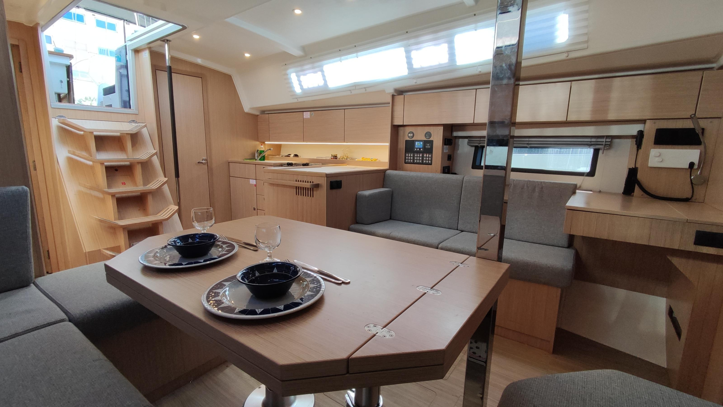 Bavaria C42 — photo 8