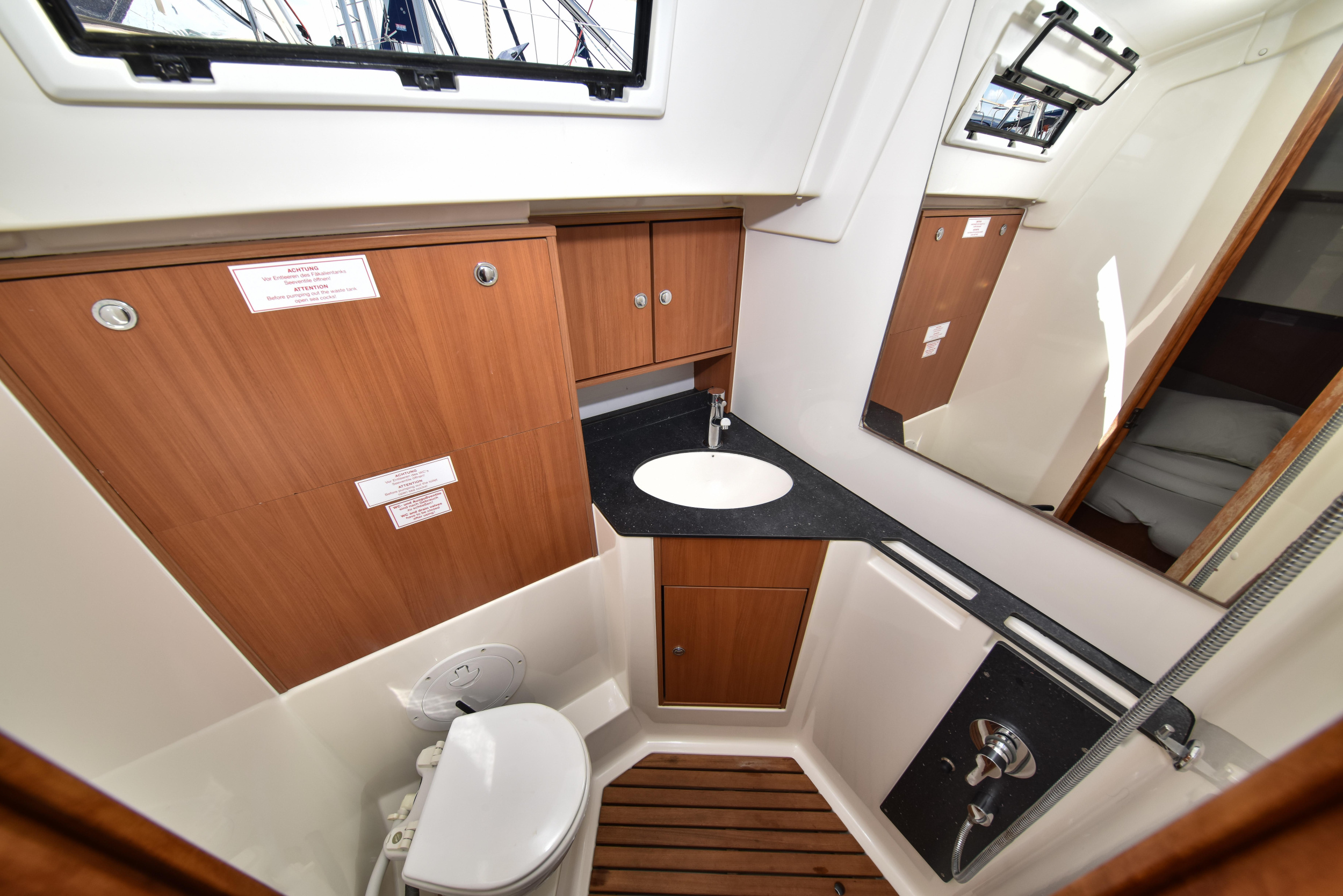 Bavaria 45 Cruiser — photo 36