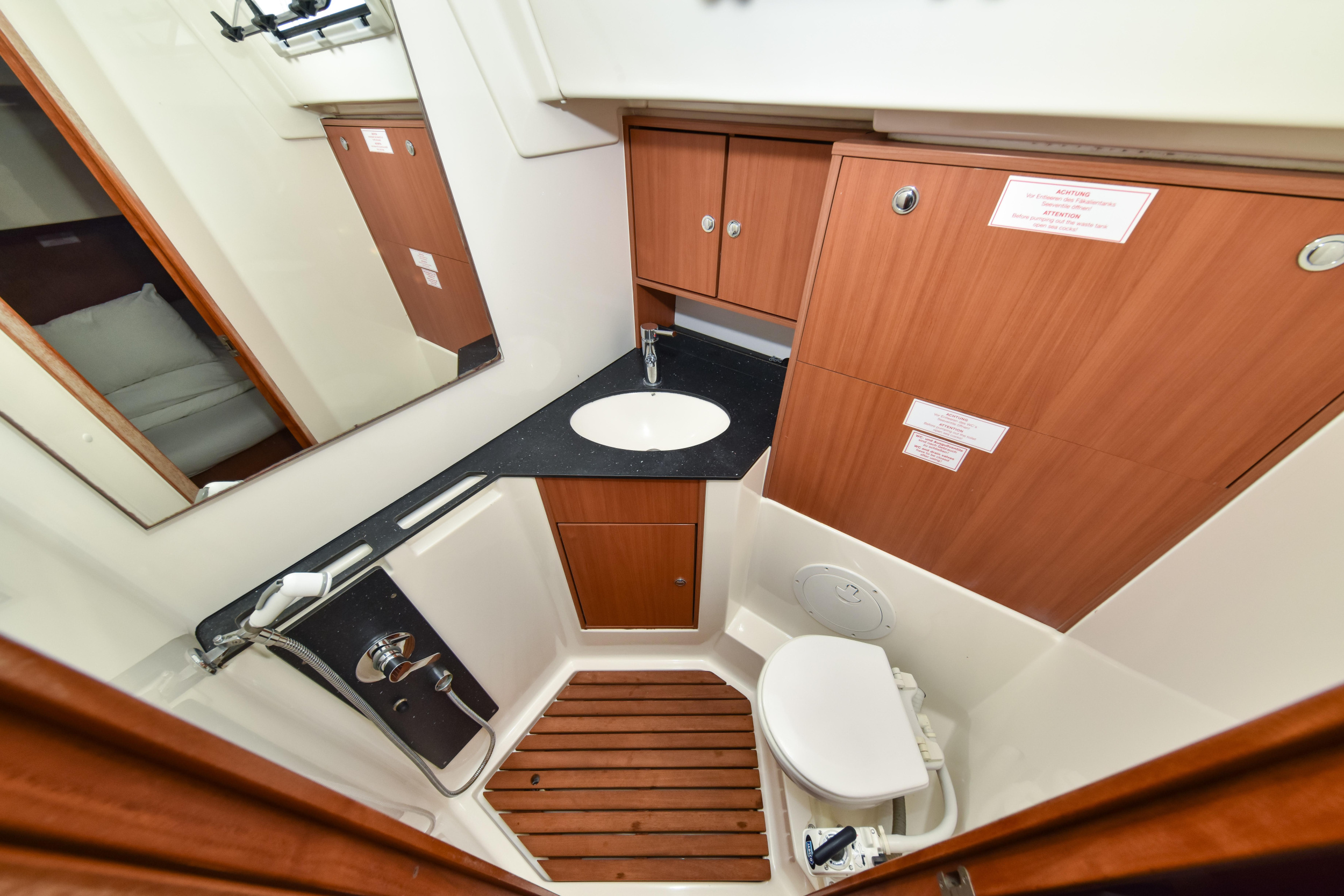 Bavaria 45 Cruiser — photo 9
