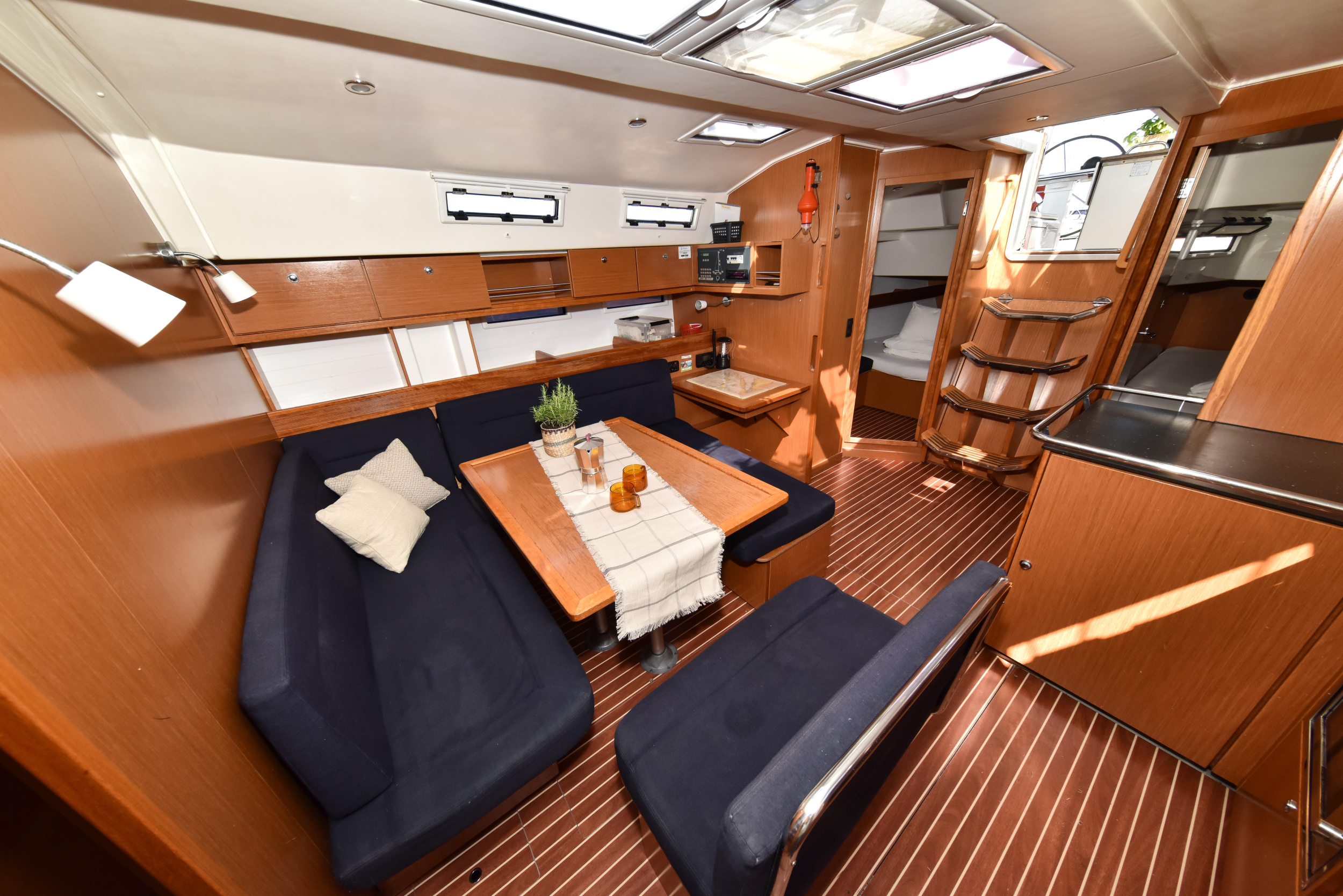 Bavaria 45 Cruiser — photo 4