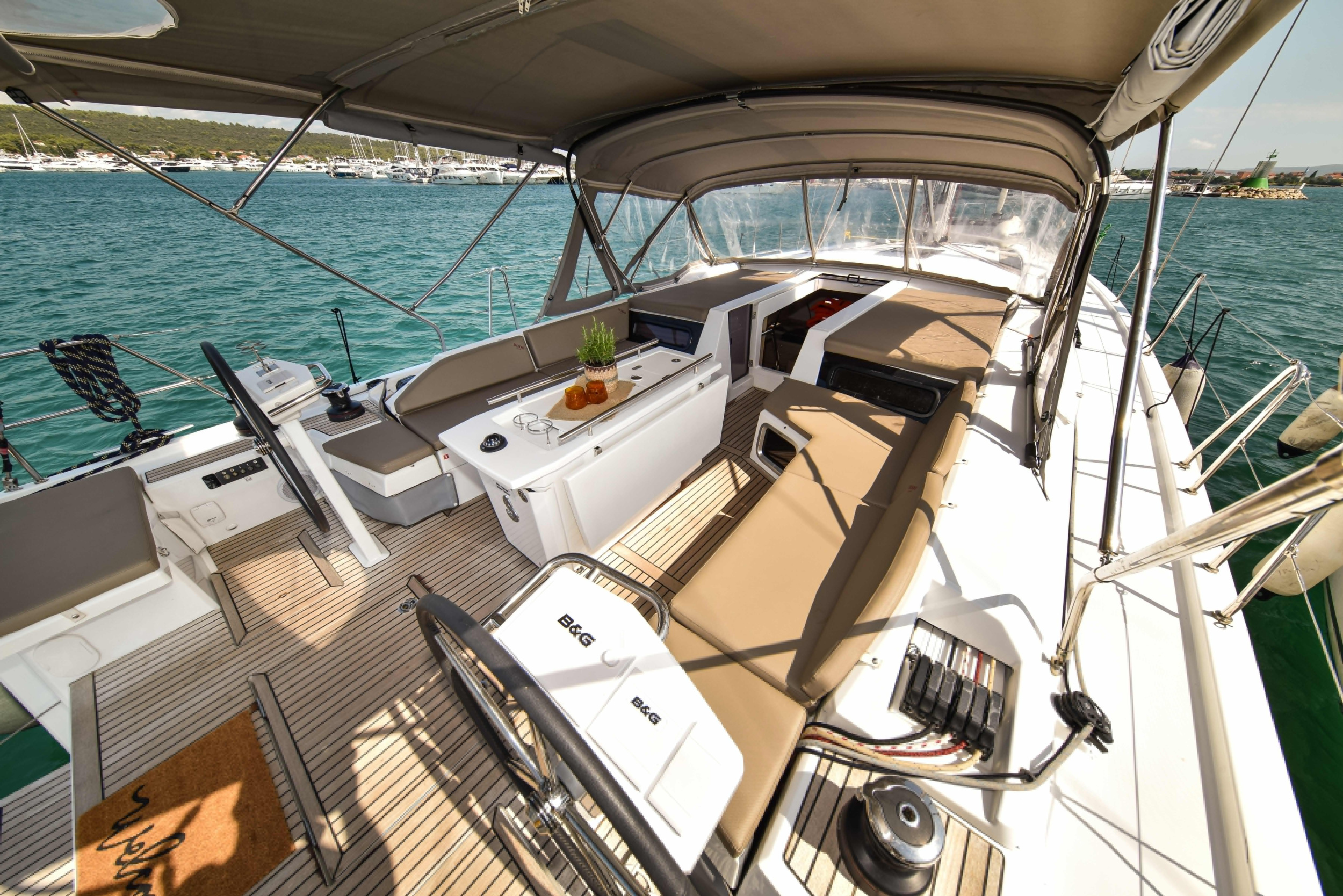 Oceanis 51.1 — photo 51