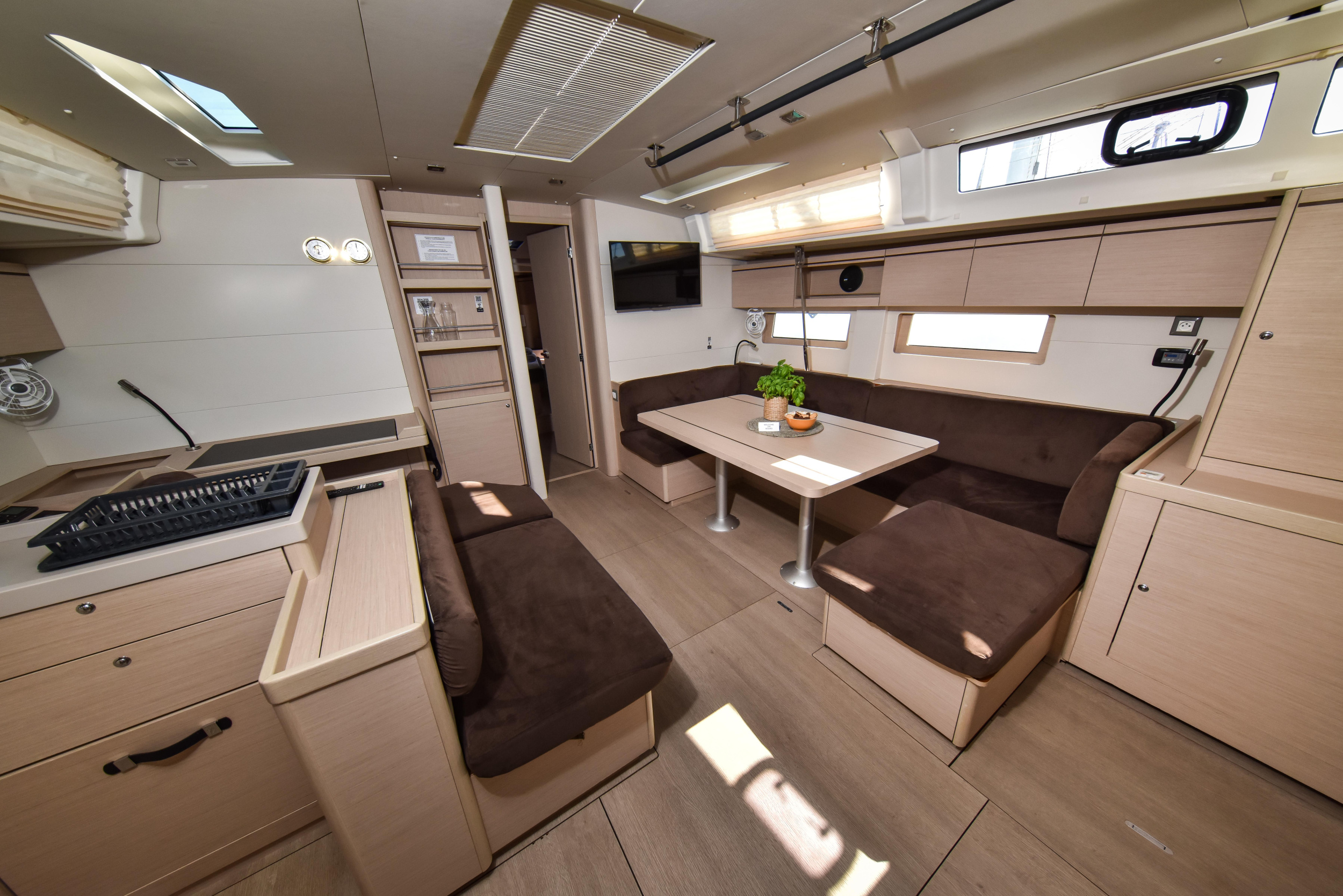 Oceanis 51.1 — photo 33
