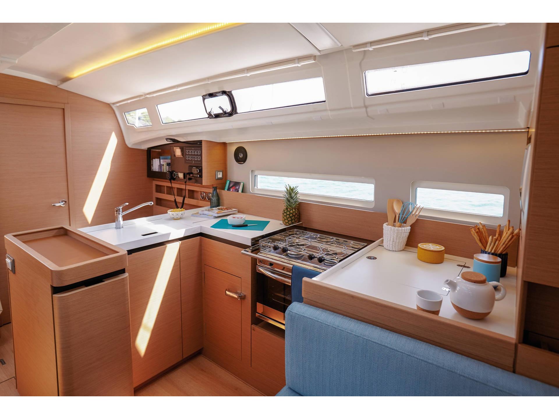 Sun Odyssey 410 — photo 3