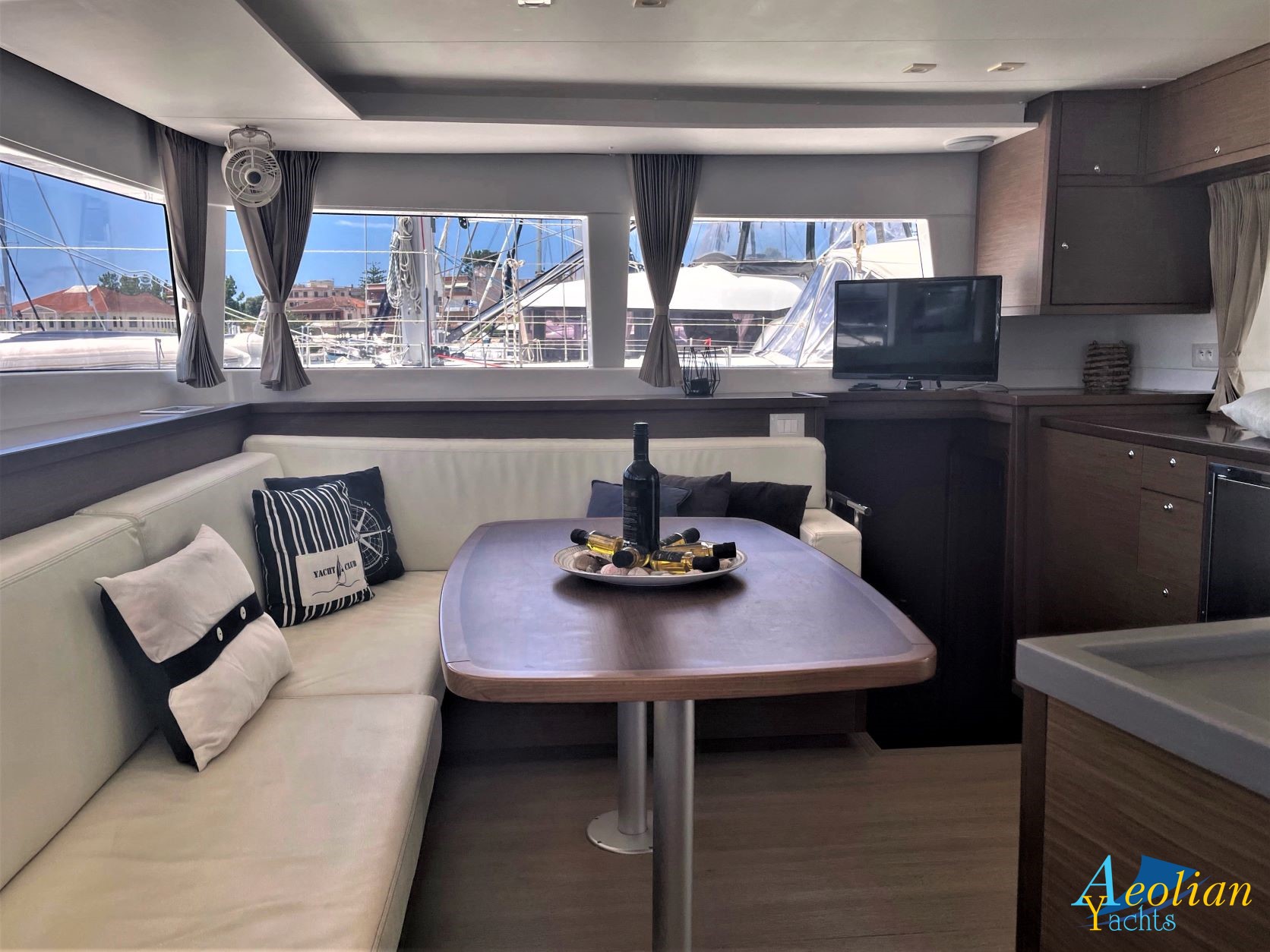Lagoon 450 Flybridge — photo 5