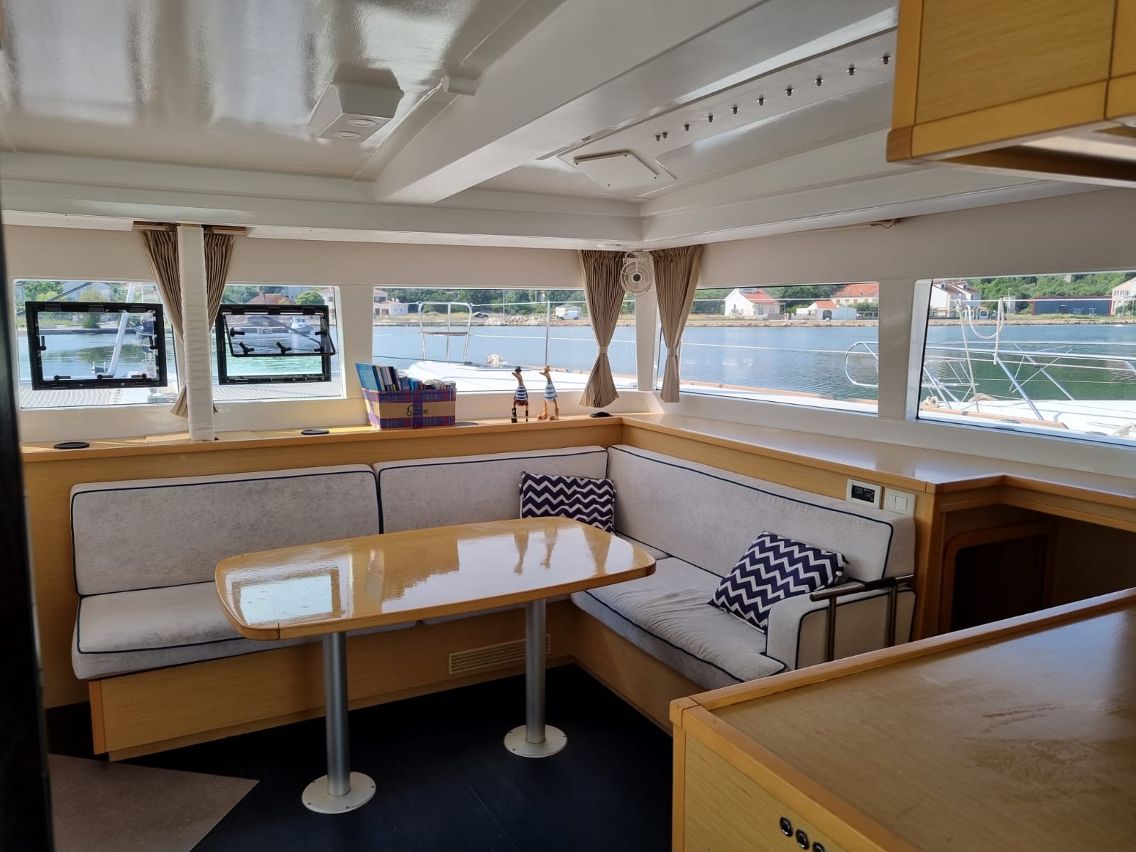 Lagoon 450 Sport — photo 2