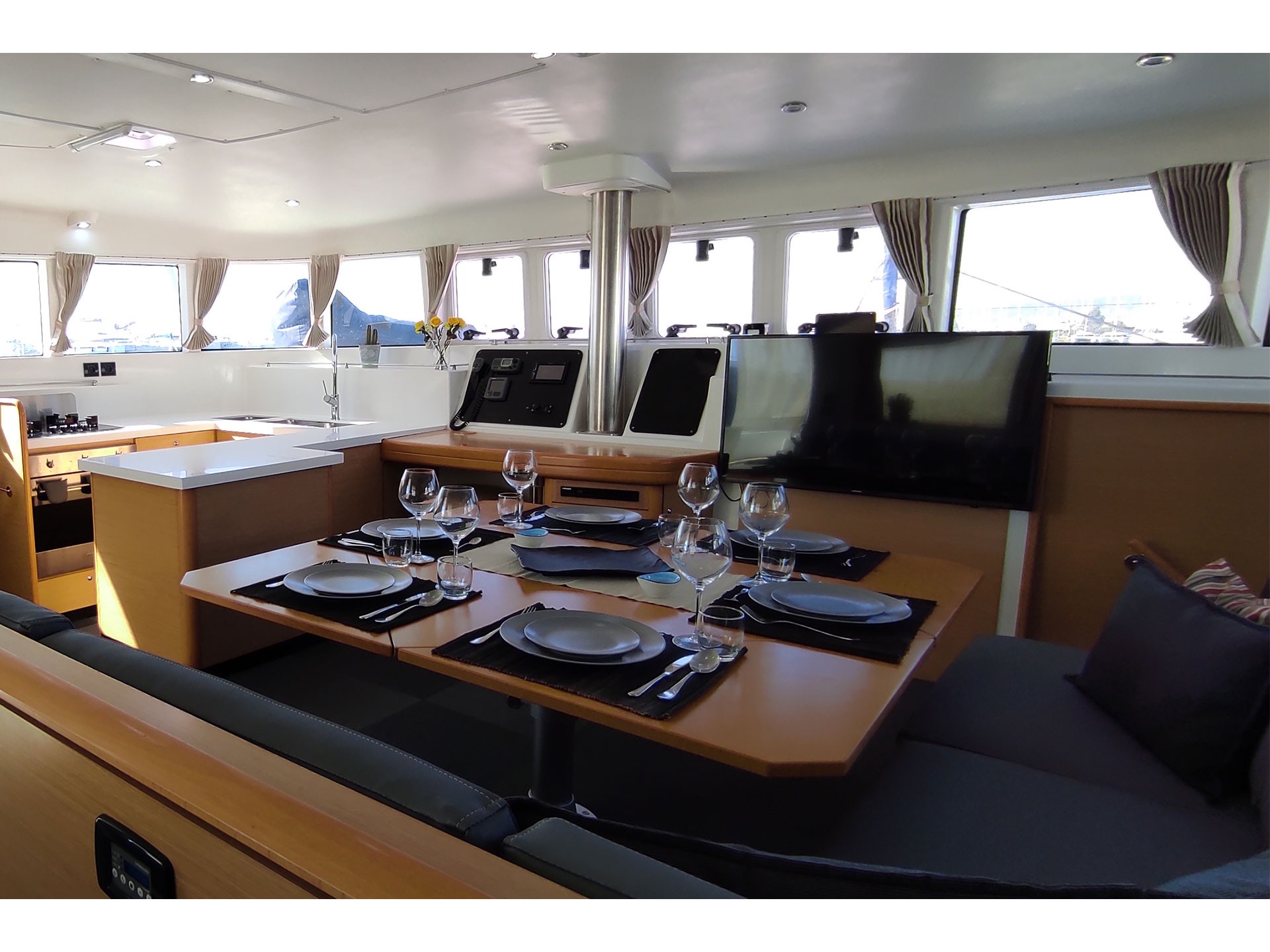 Lagoon 500 — photo 3