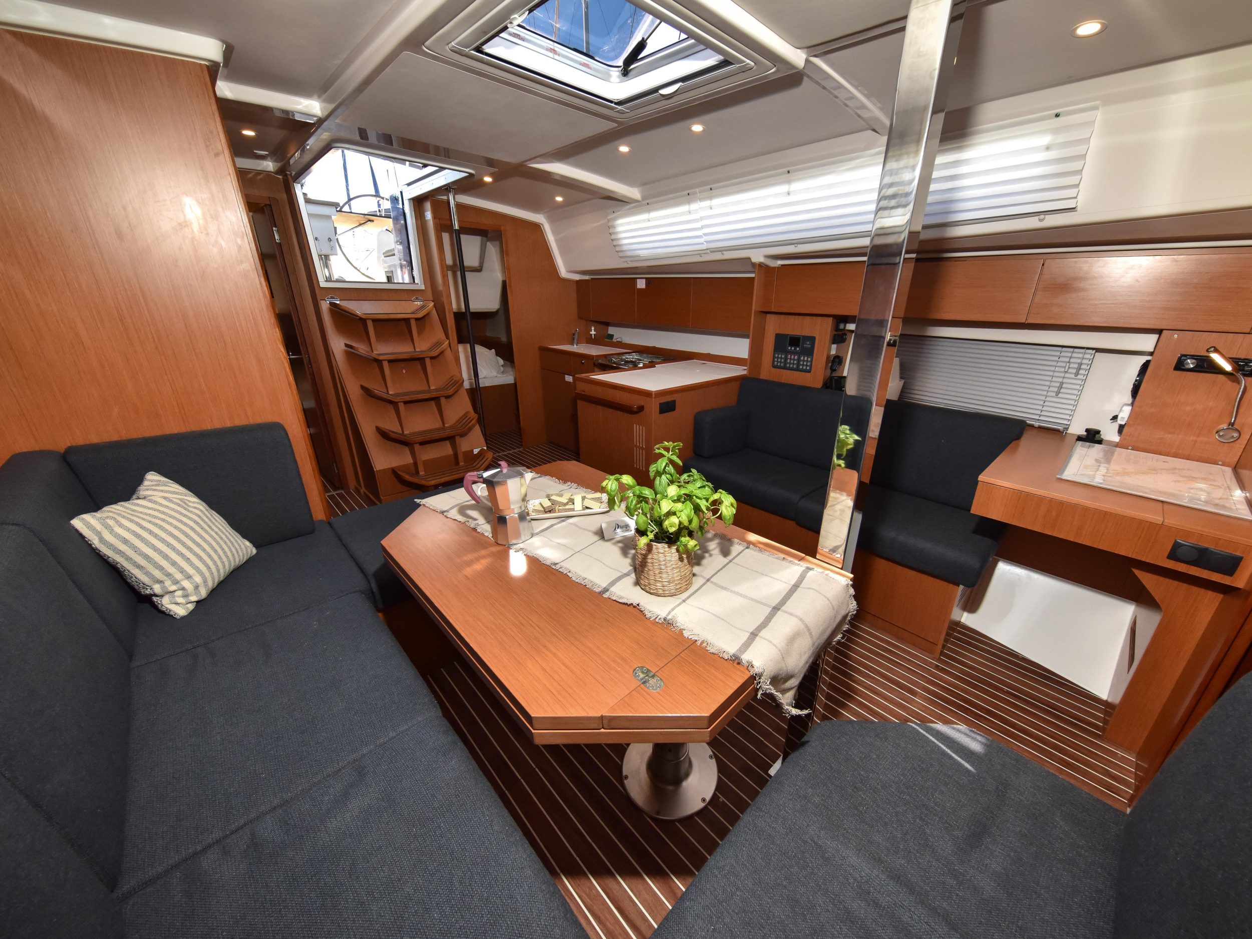 Bavaria C42 — photo 31