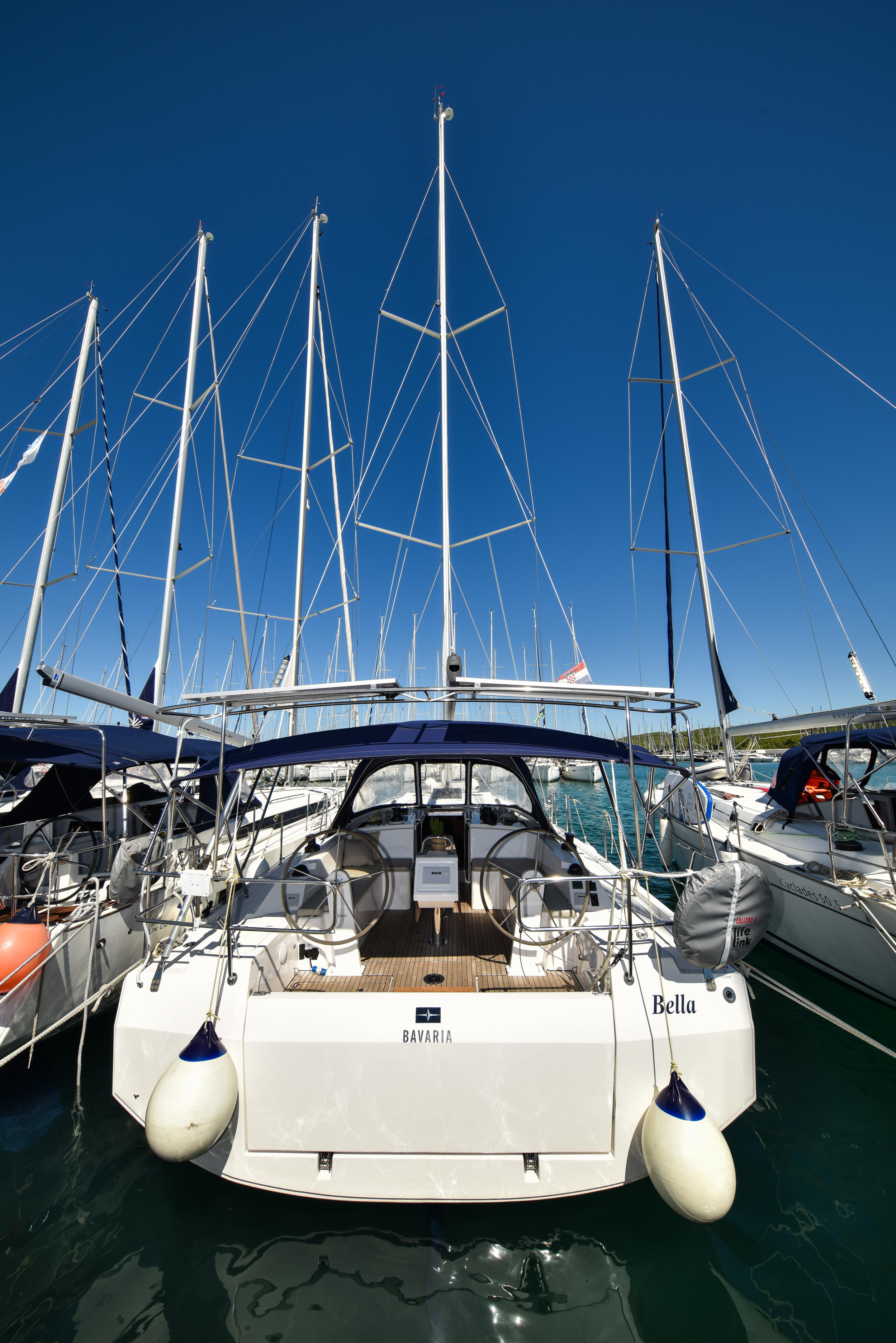 Bavaria C42 — photo 19