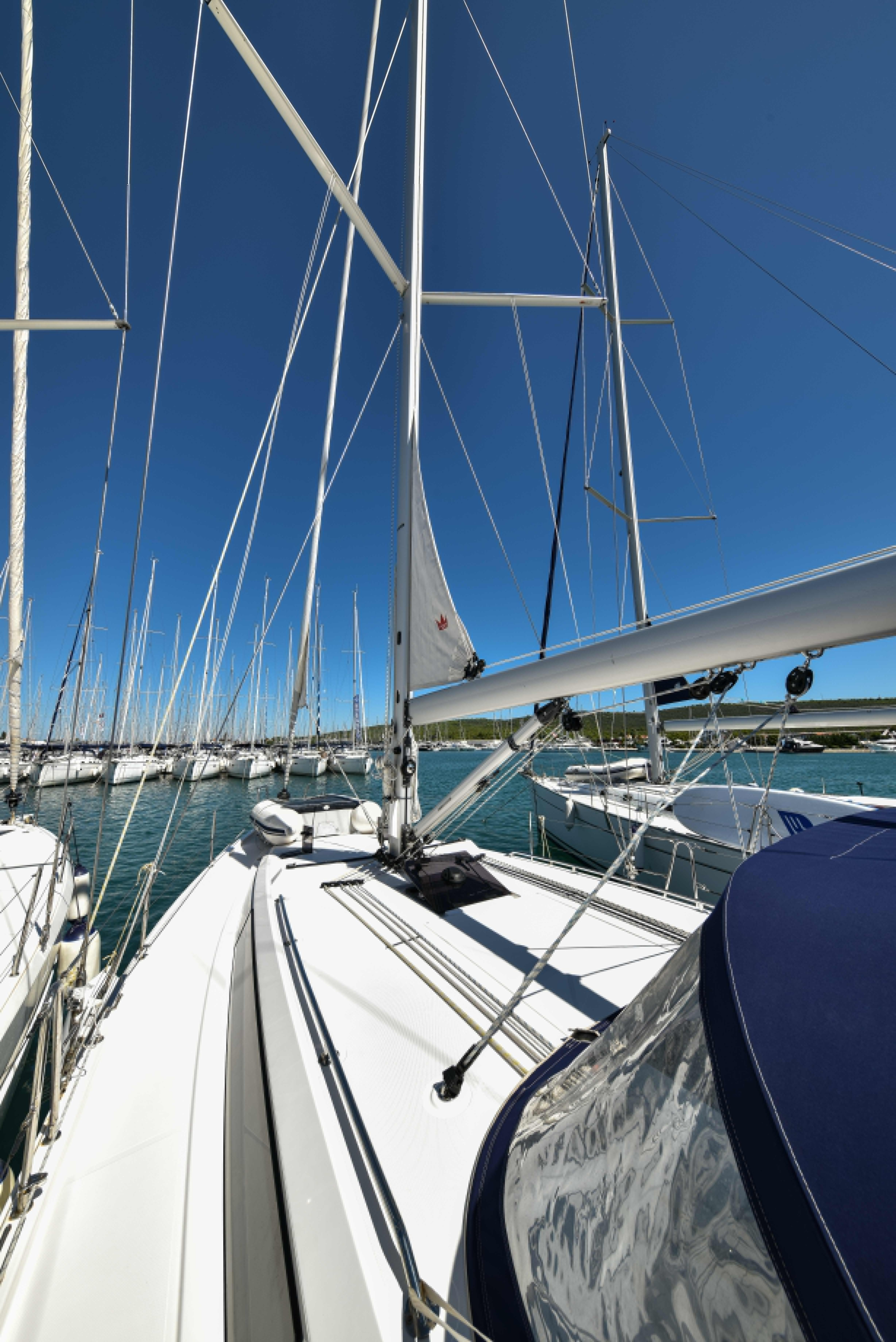 Bavaria C42 — photo 4