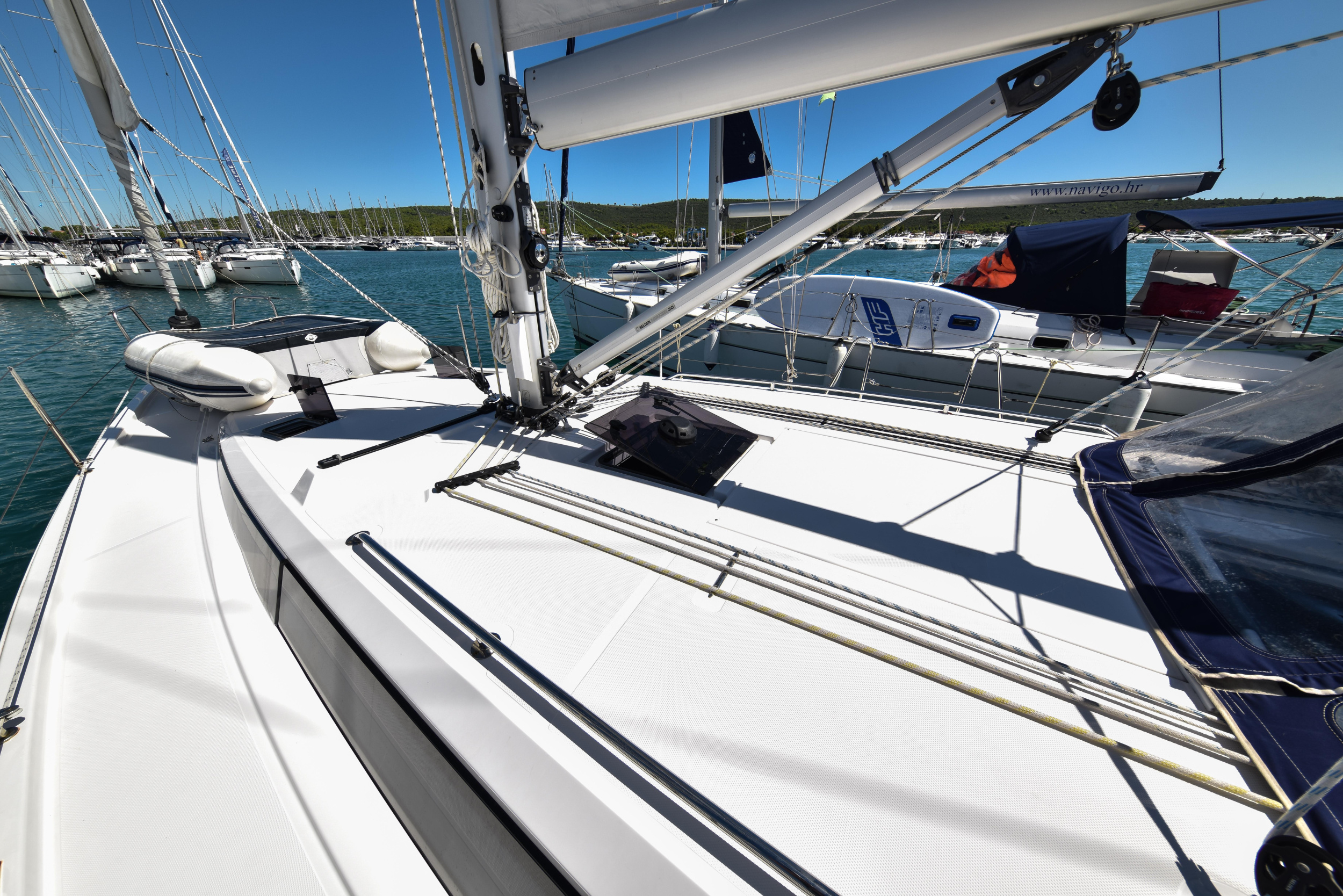 Bavaria C42 — photo 7