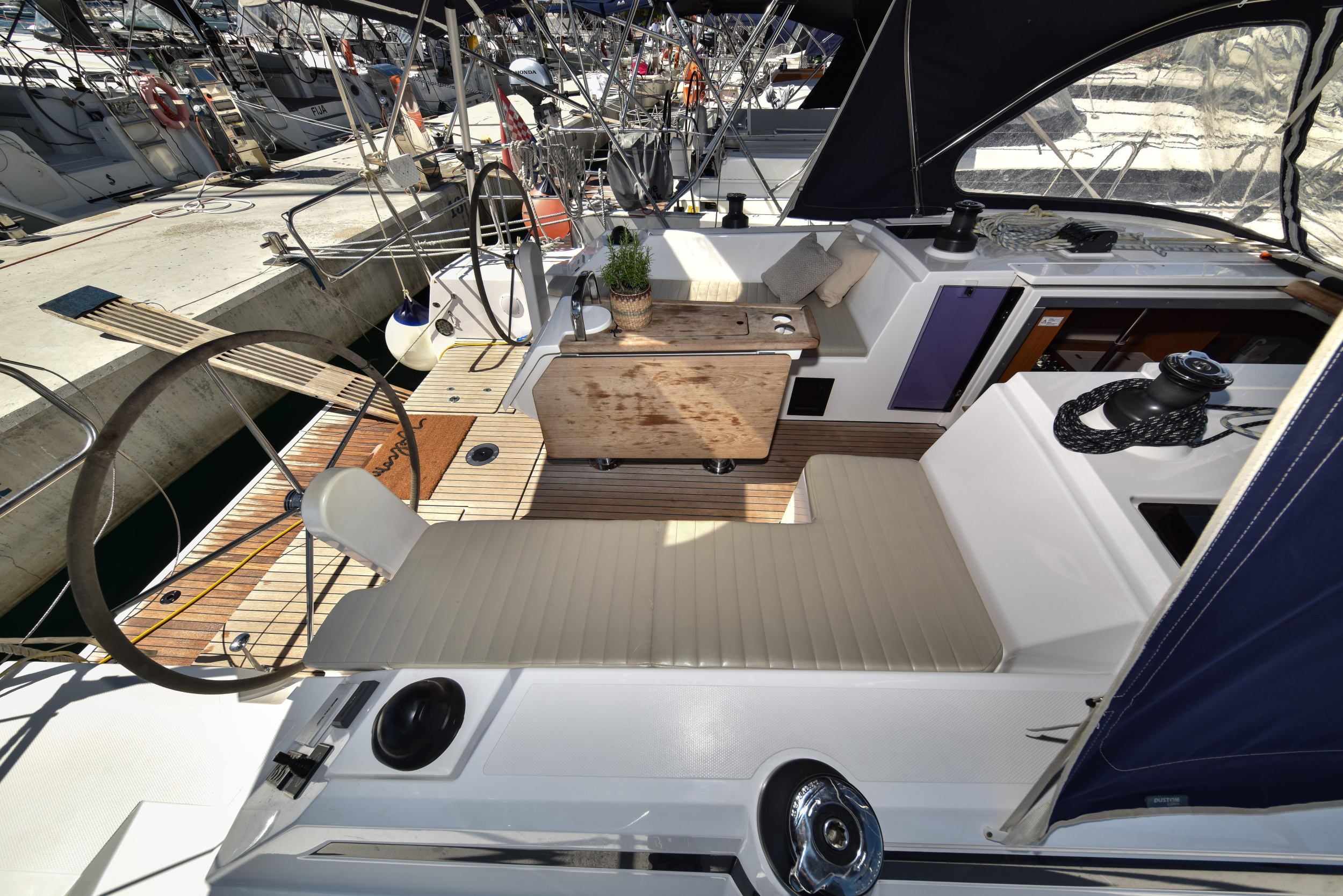 Bavaria C42 — photo 45