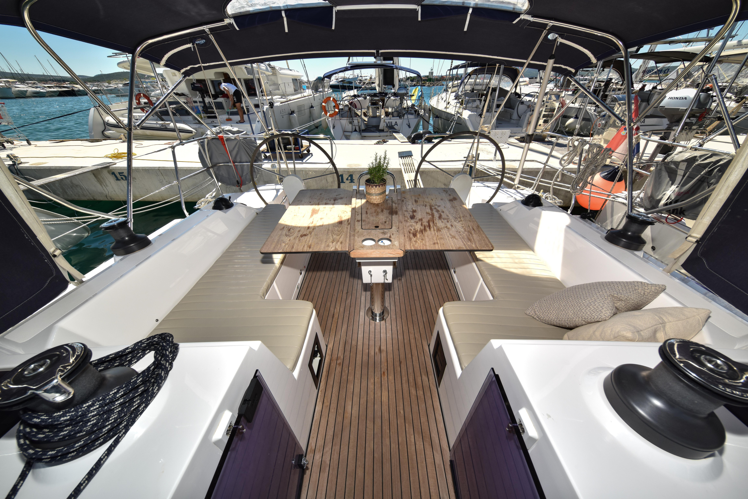 Bavaria C42 — photo 43
