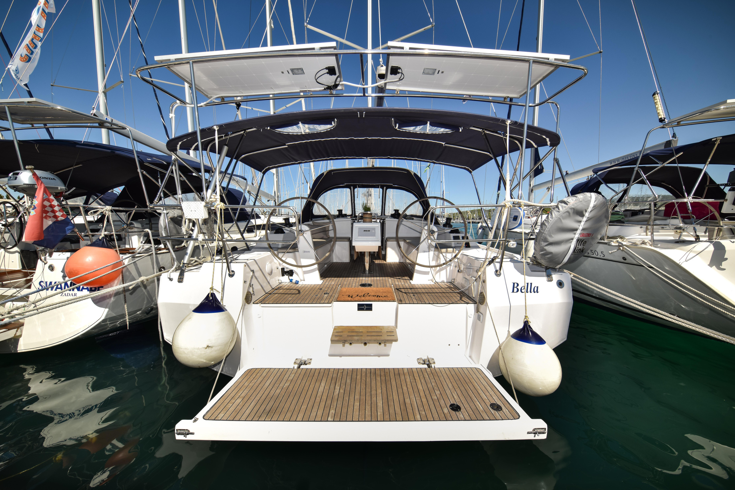 Bavaria C42 — photo 2