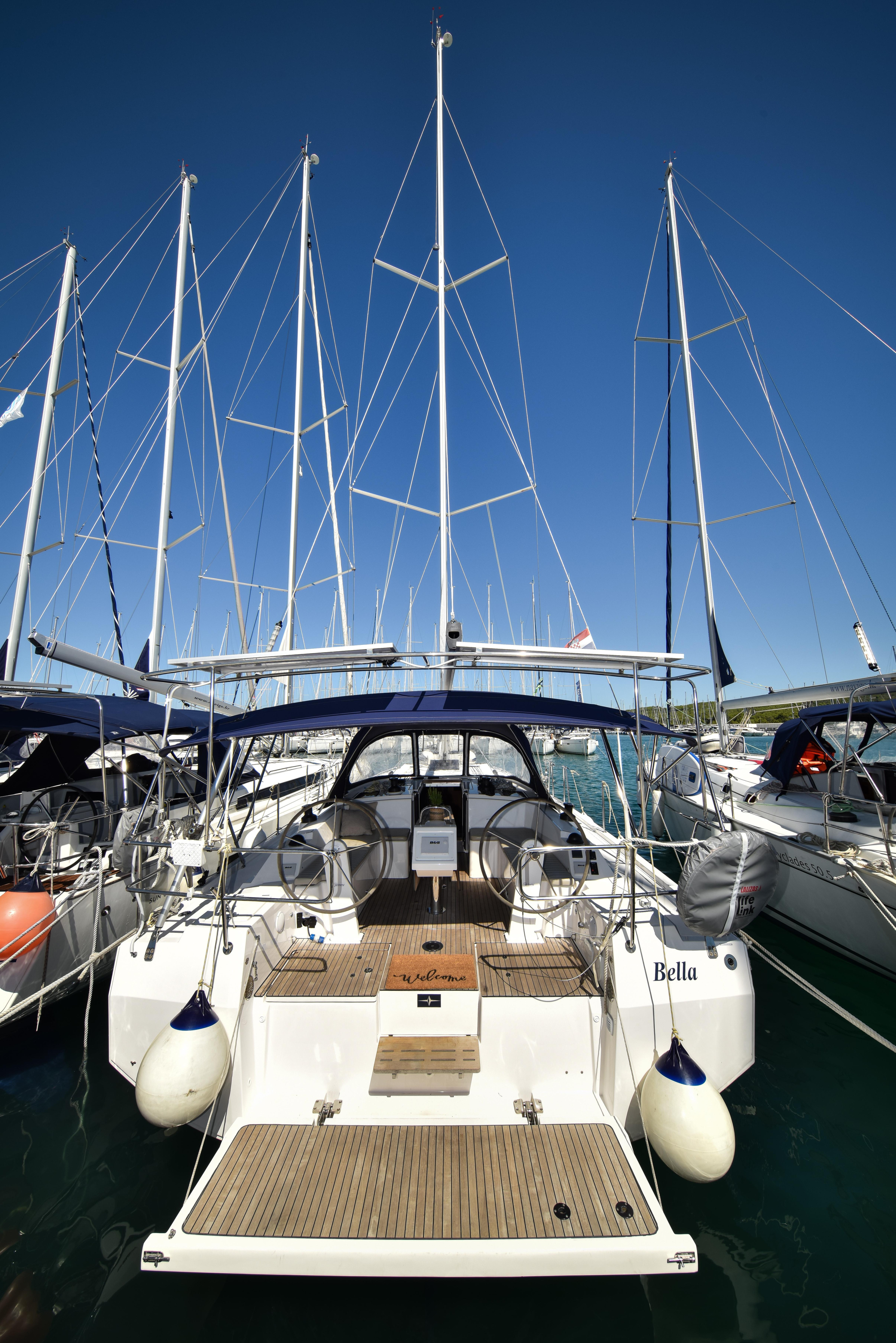 Bavaria C42 — photo 26