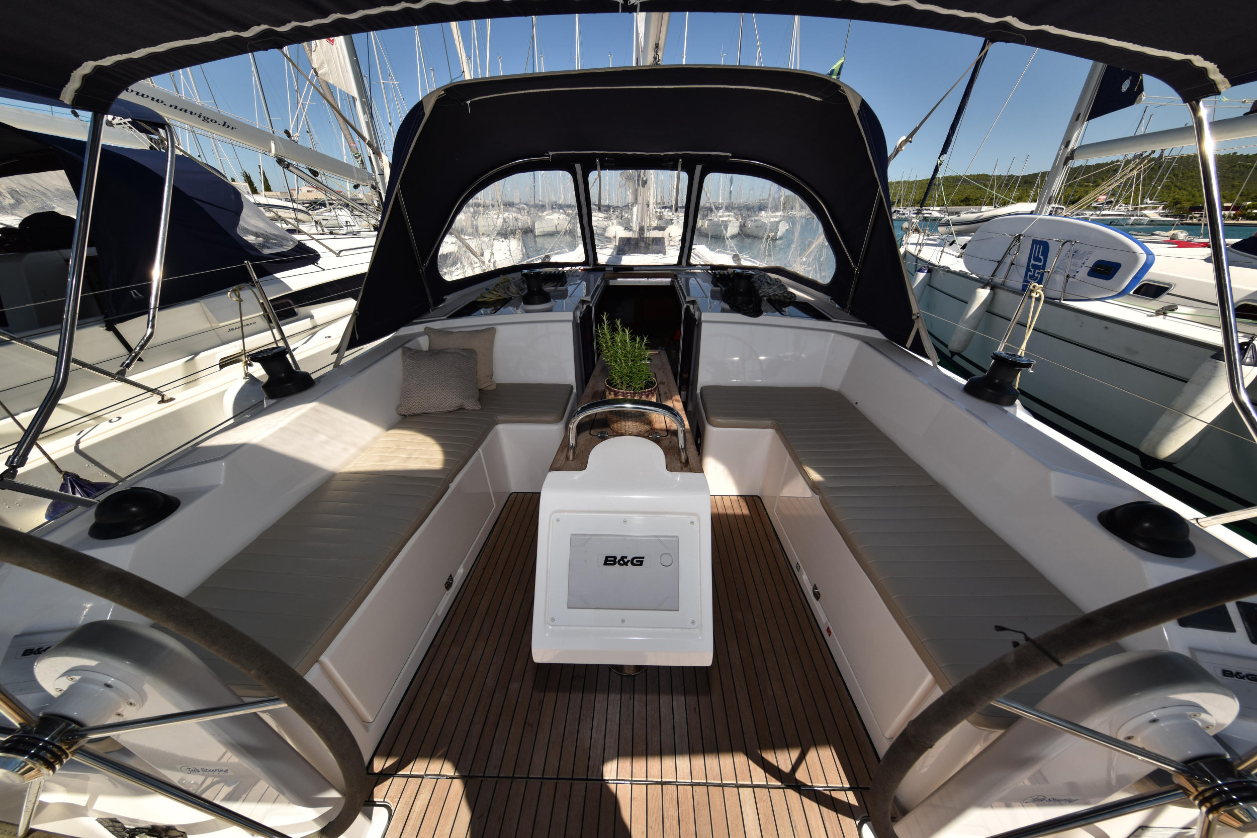 Bavaria C42 — photo 44
