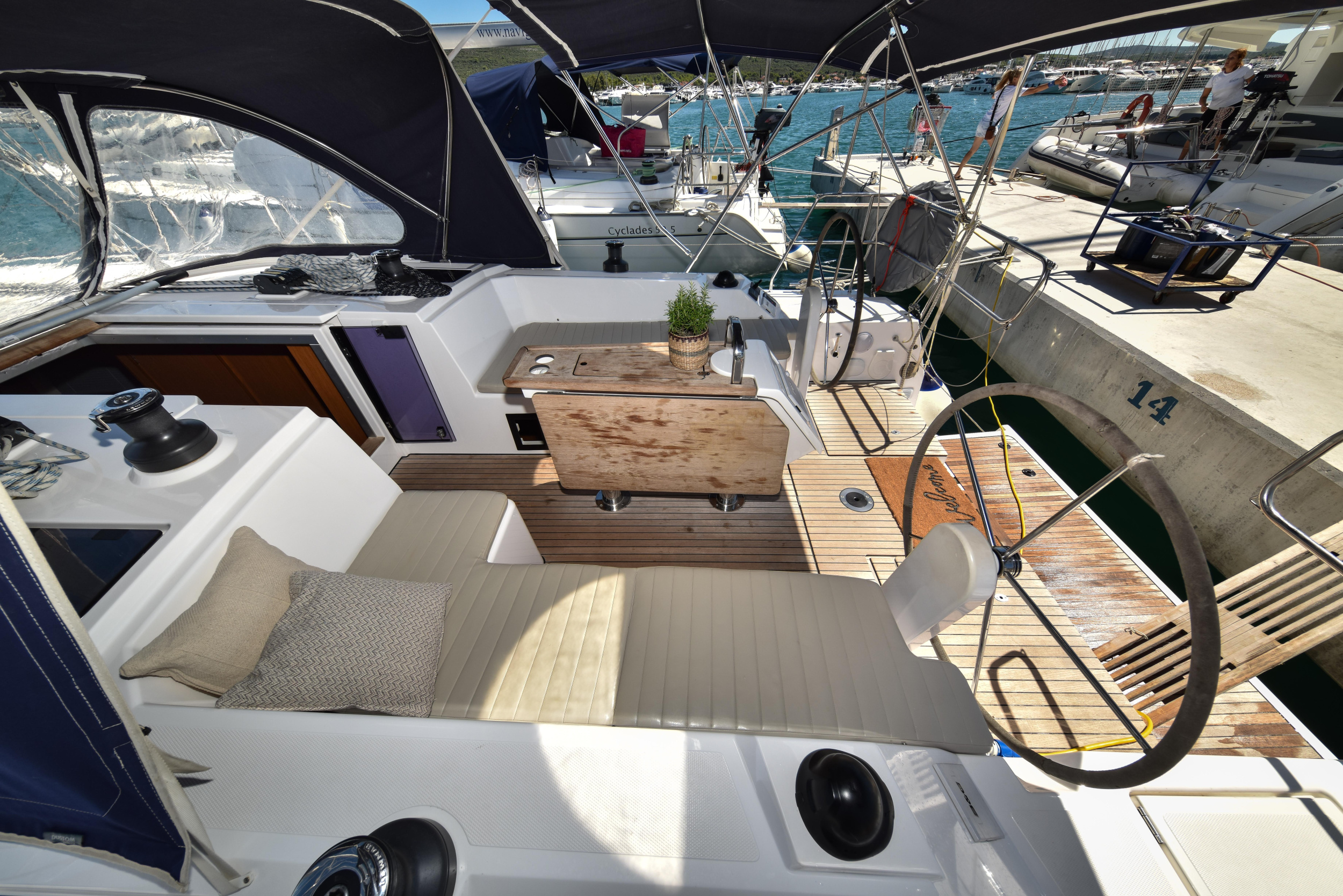 Bavaria C42 — photo 35