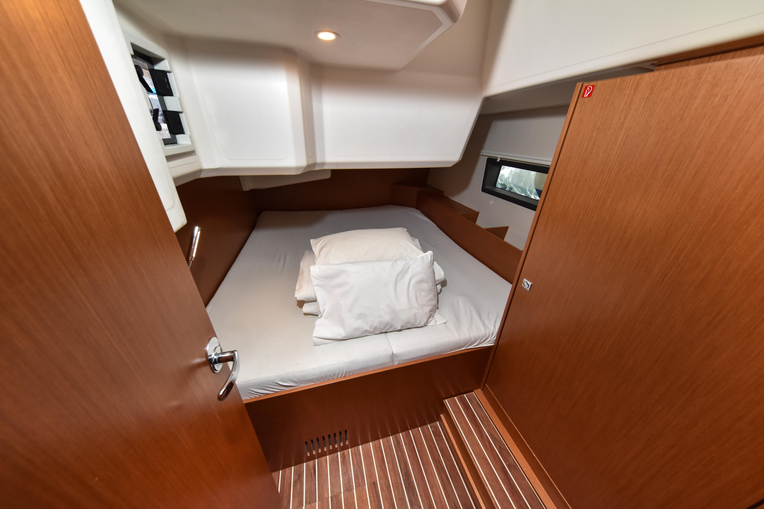 Bavaria C42 — photo 24