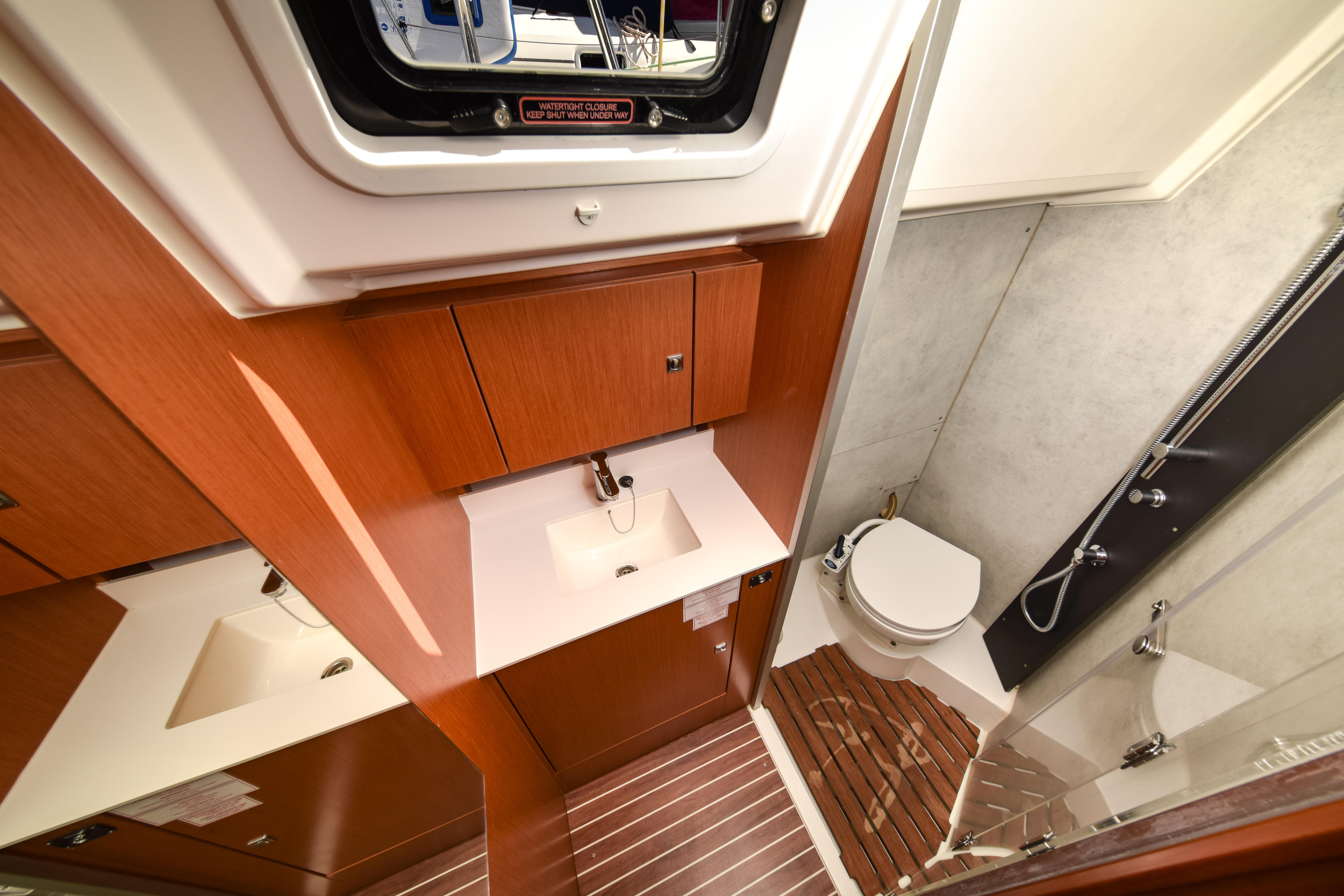 Bavaria C42 — photo 18