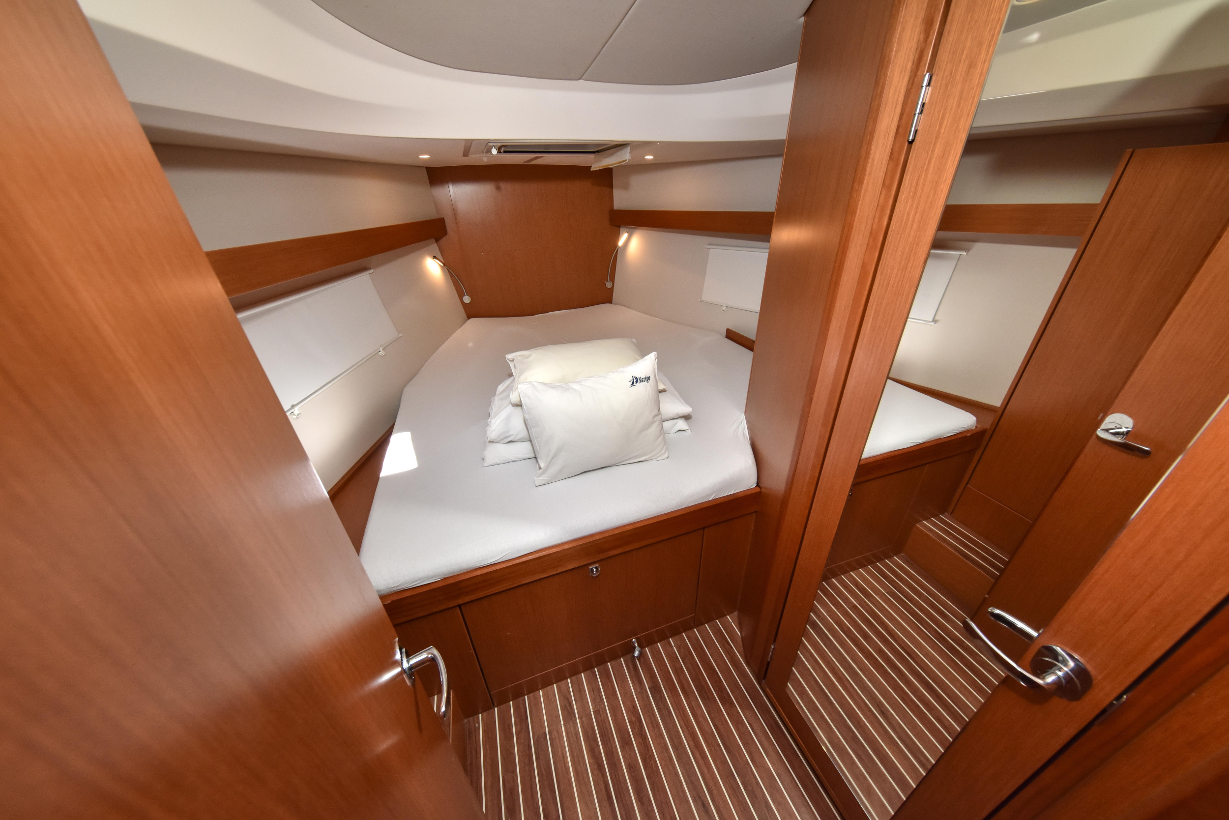 Bavaria C42 — photo 13