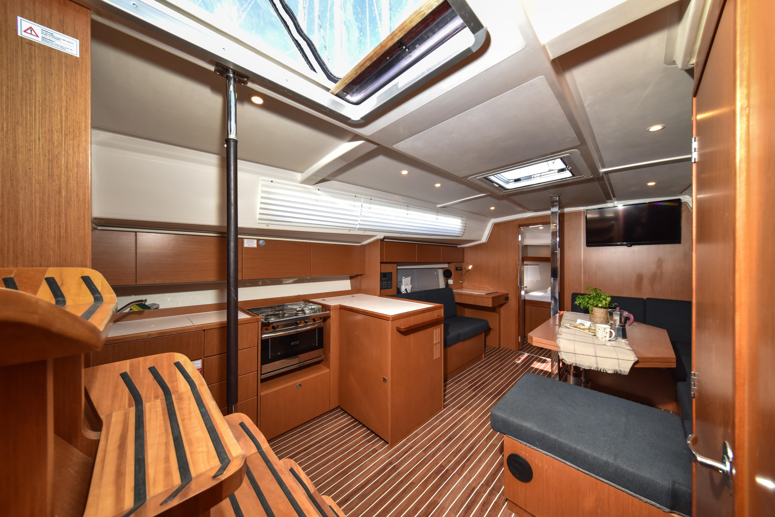 Bavaria C42 — photo 39