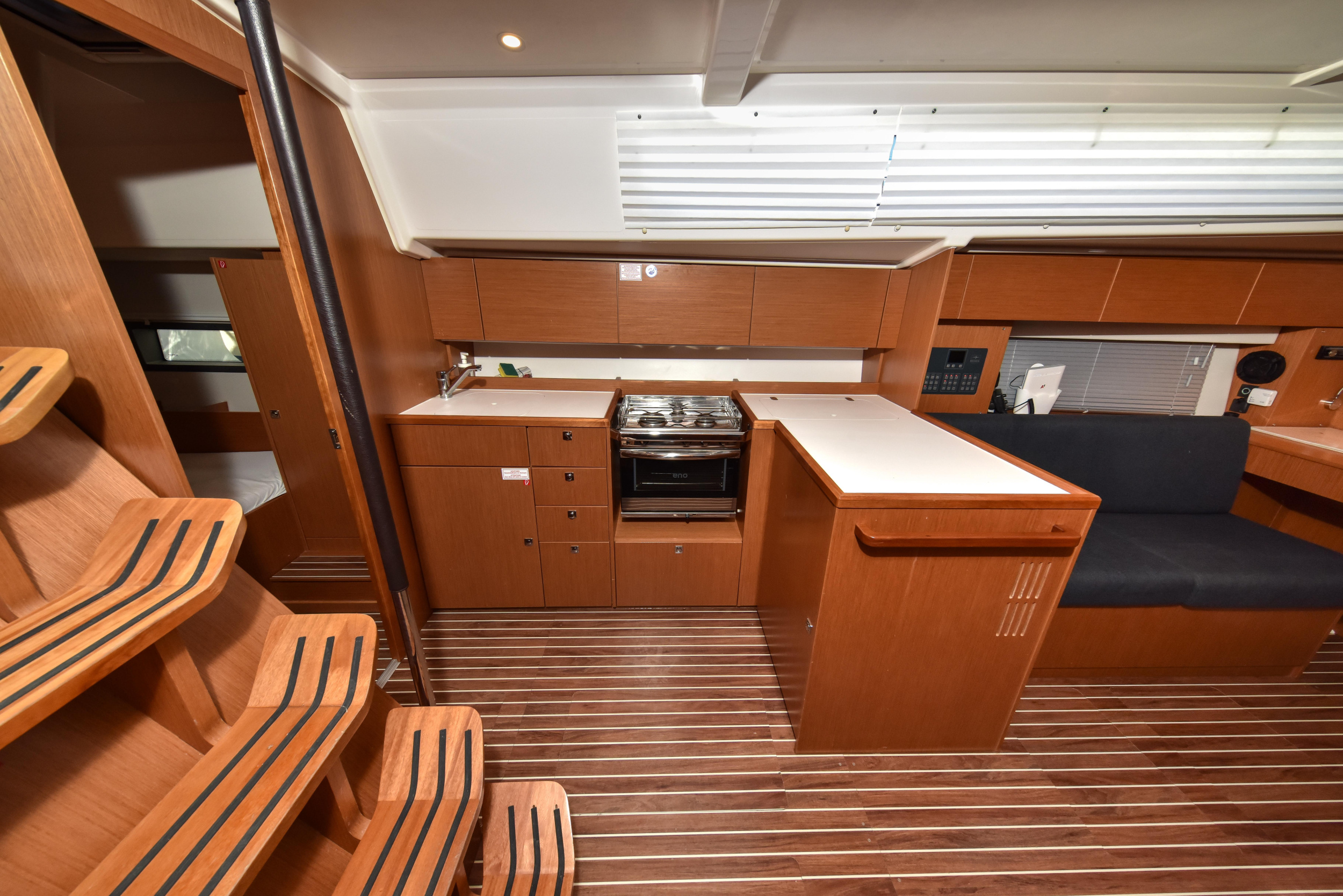 Bavaria C42 — photo 6