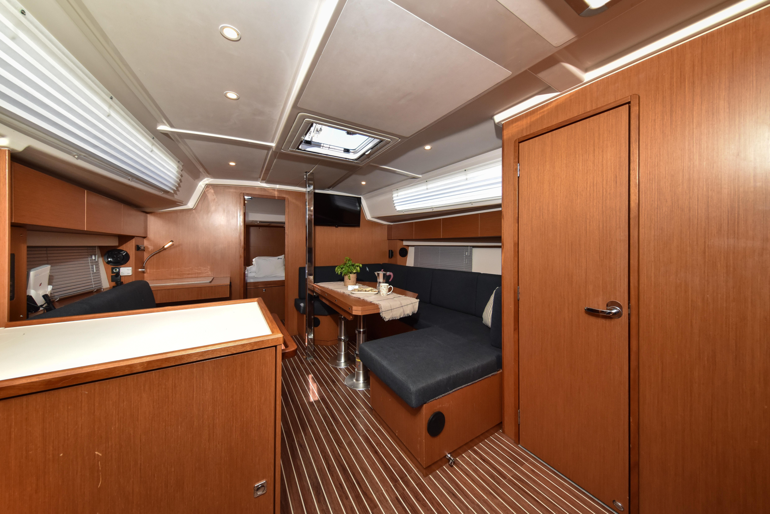 Bavaria C42 — photo 20