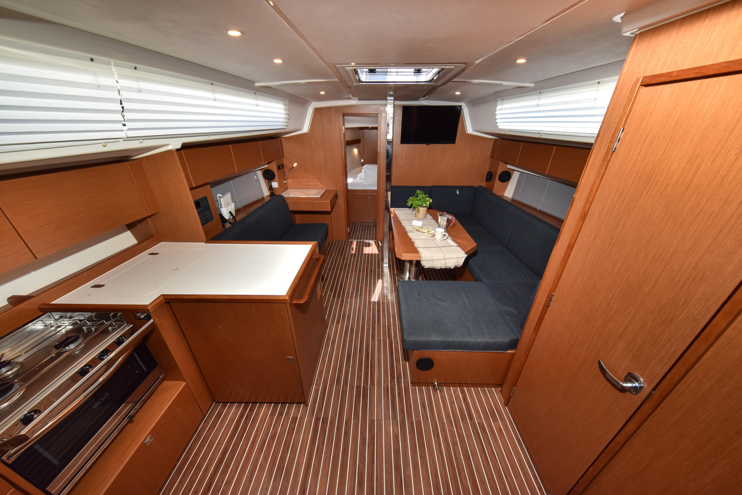 Bavaria C42 — photo 29