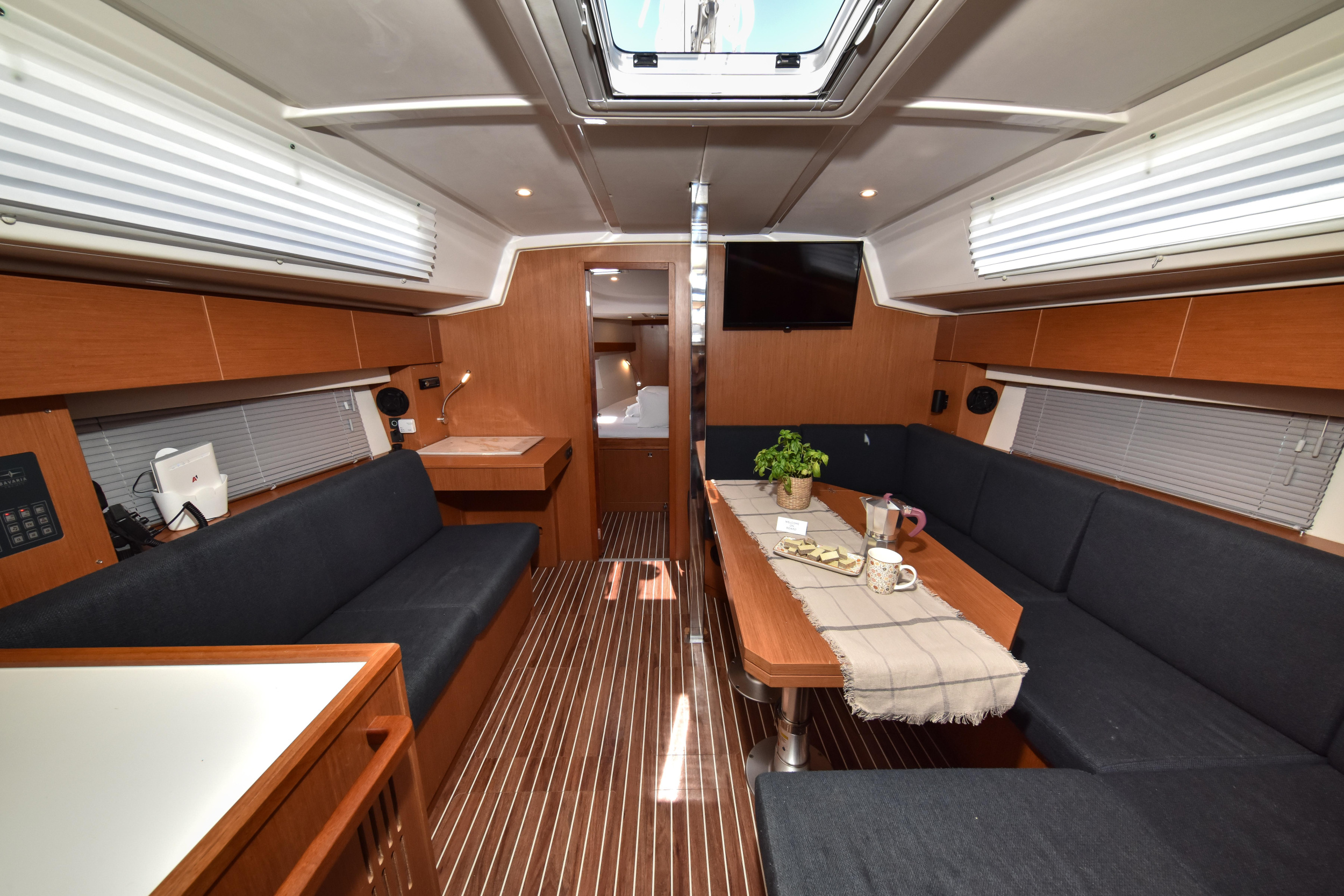 Bavaria C42 — photo 11