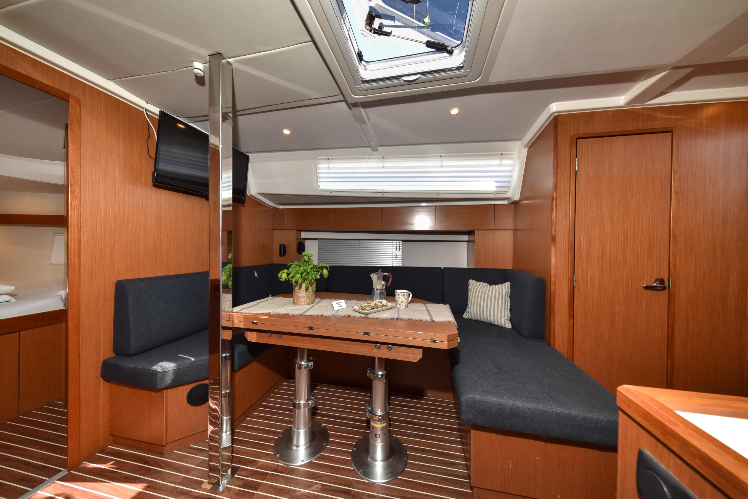 Bavaria C42 — photo 47