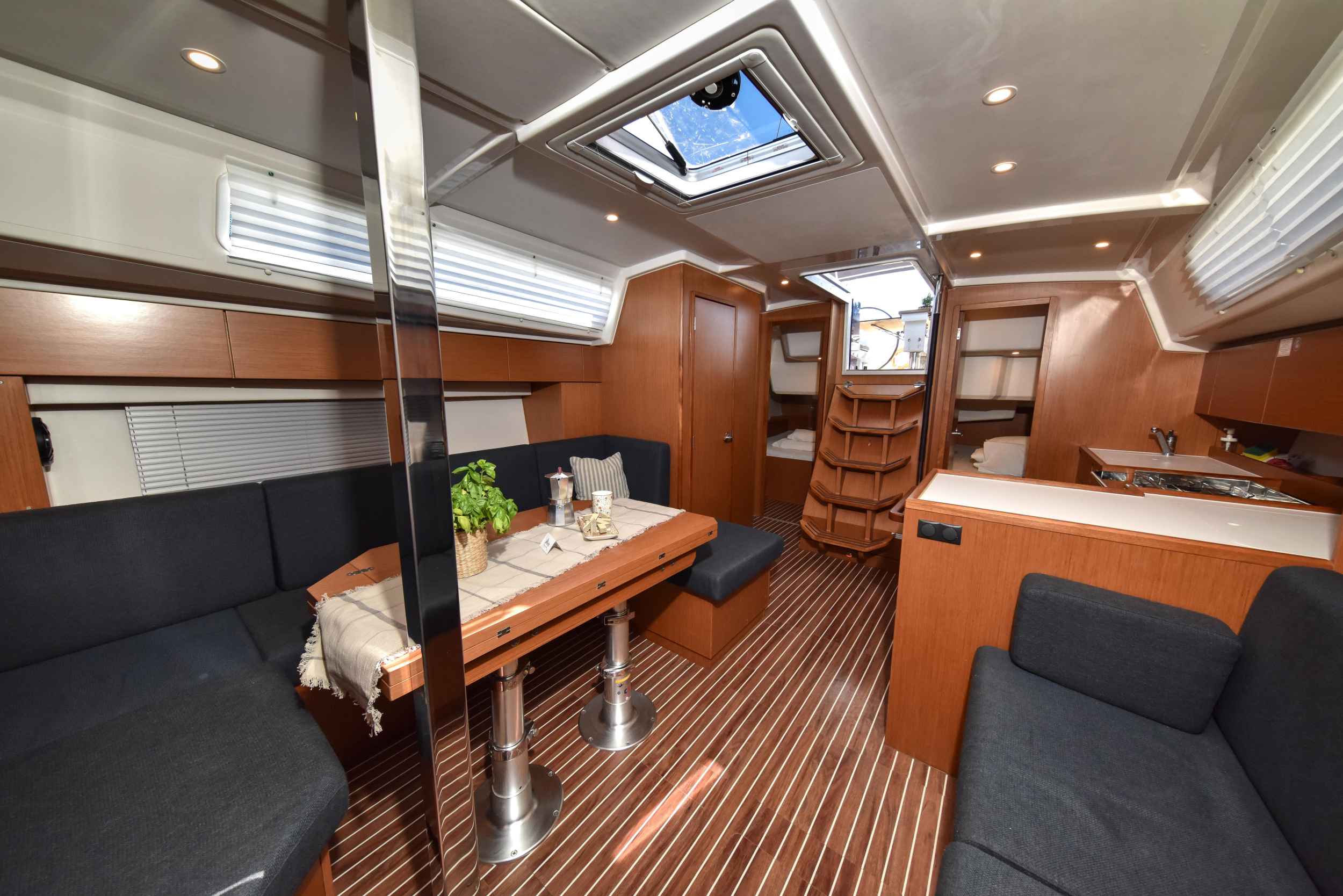 Bavaria C42 — photo 17