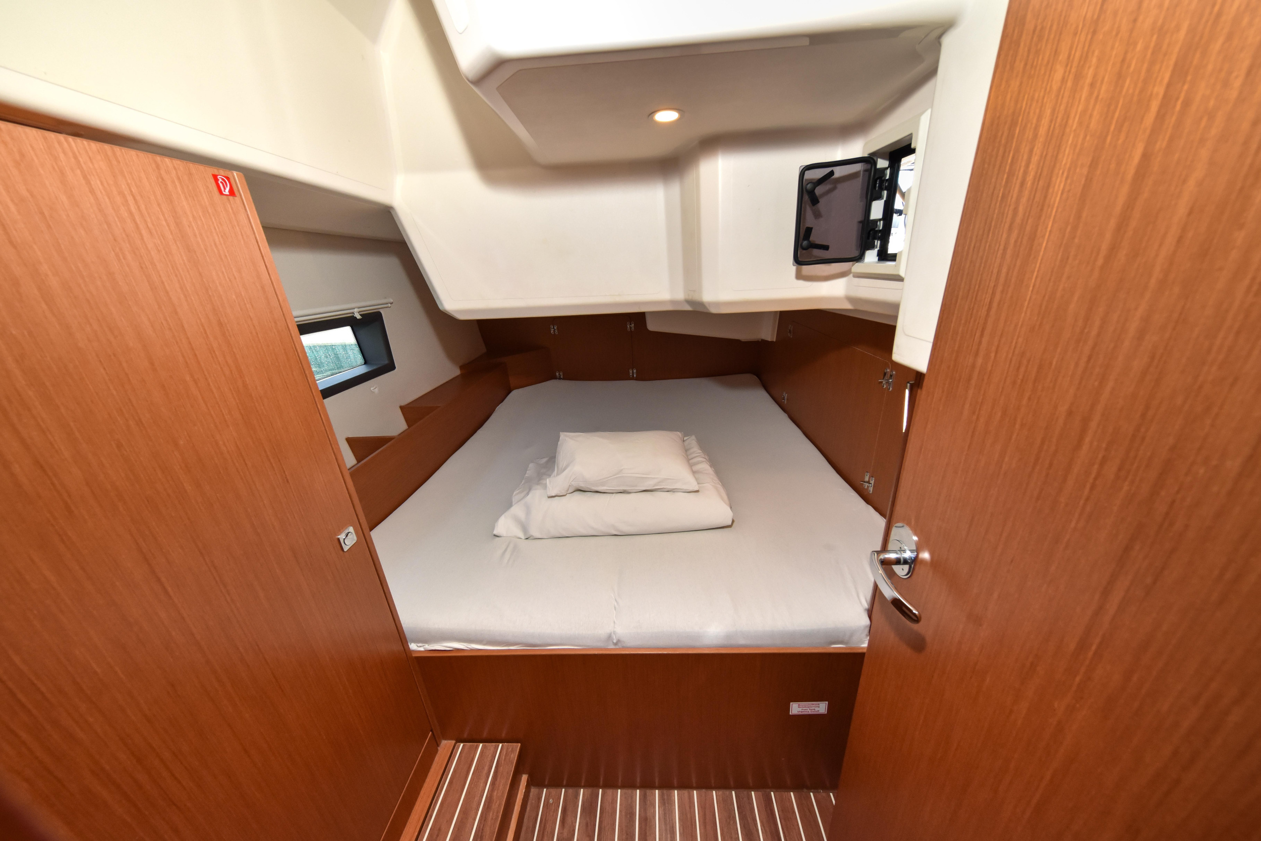 Bavaria C42 — photo 21